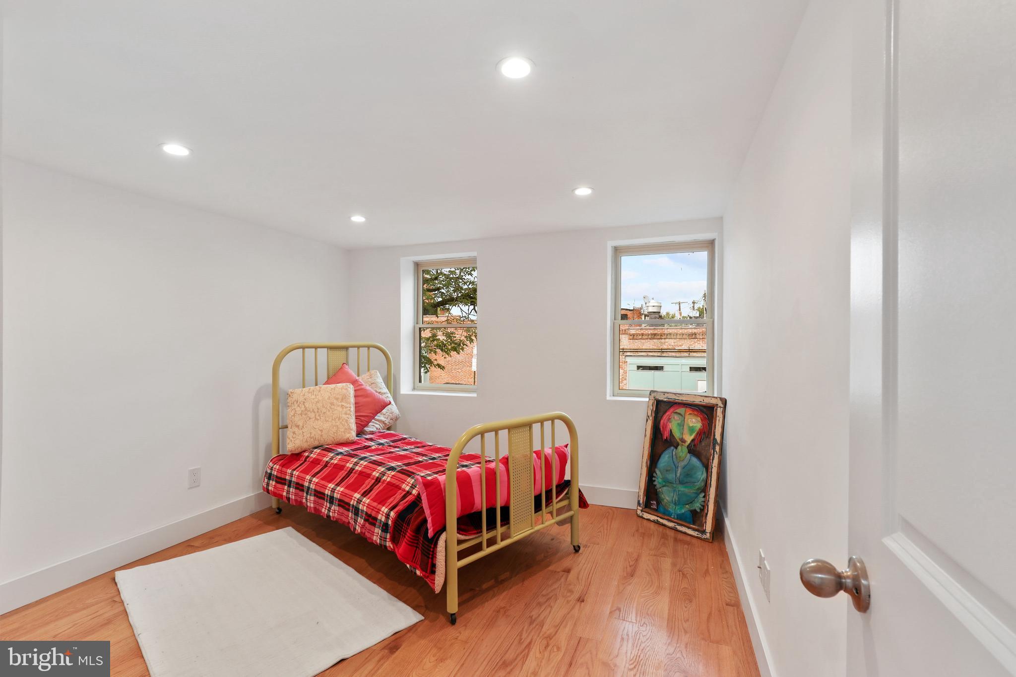 HOLLINS MARKET - Residential