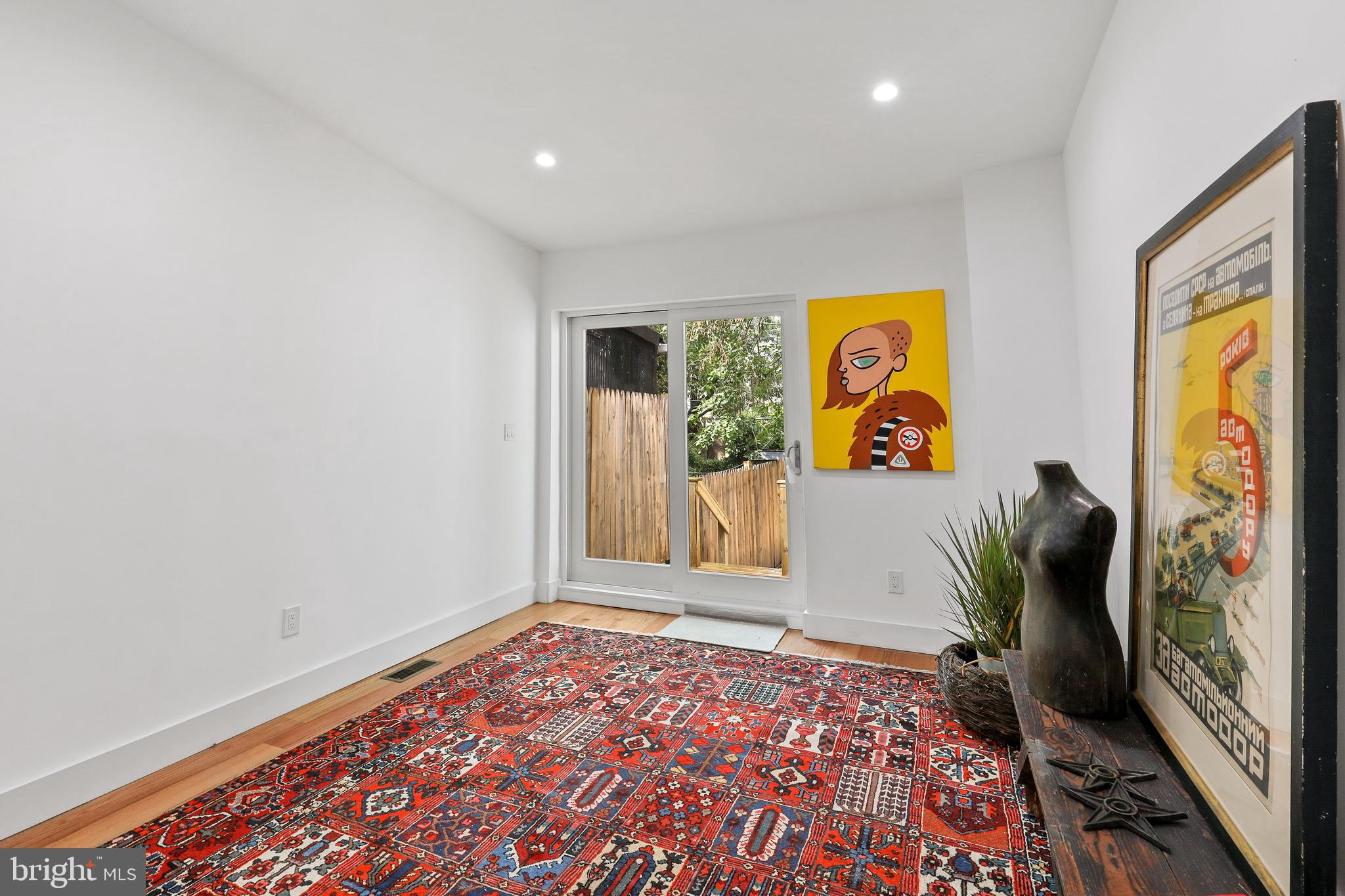 HOLLINS MARKET - Residential