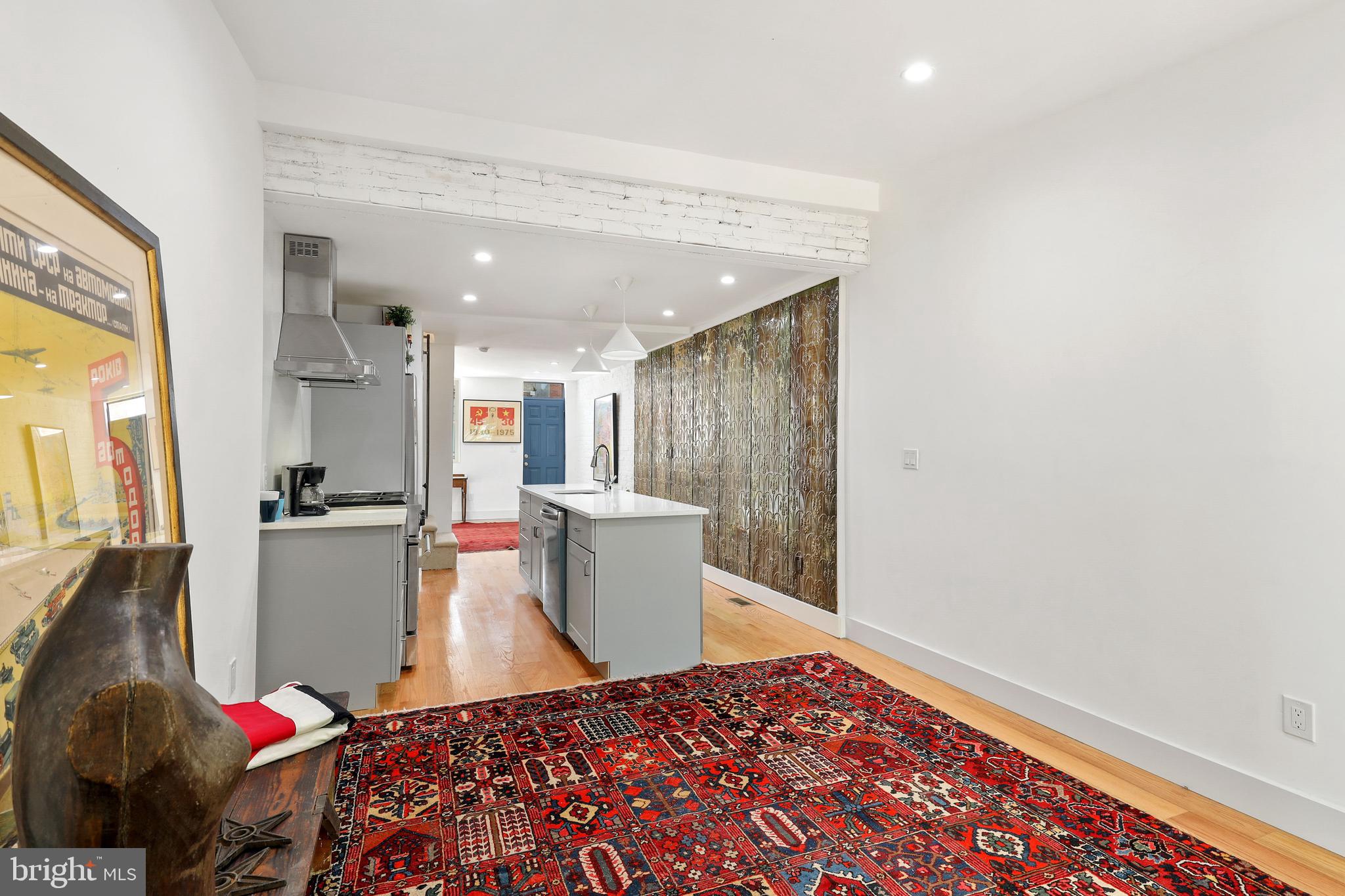 HOLLINS MARKET - Residential