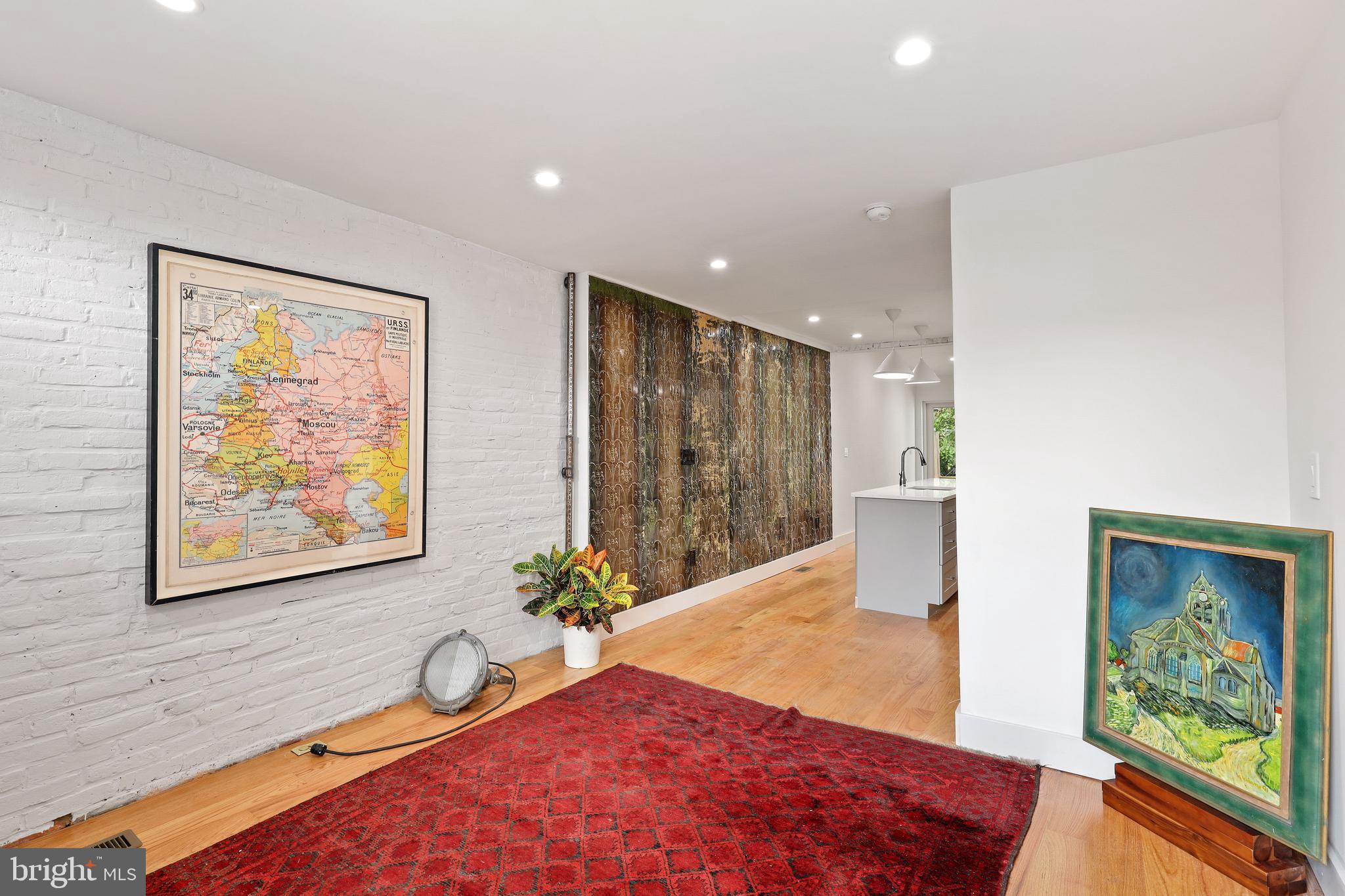 HOLLINS MARKET - Residential