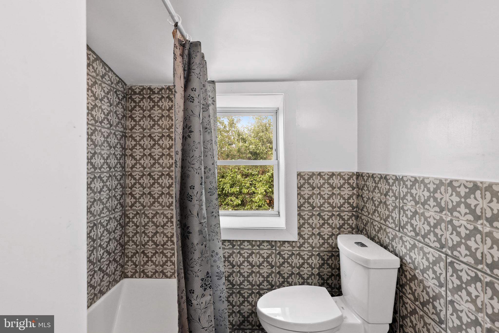 HOLLINS MARKET - Residential