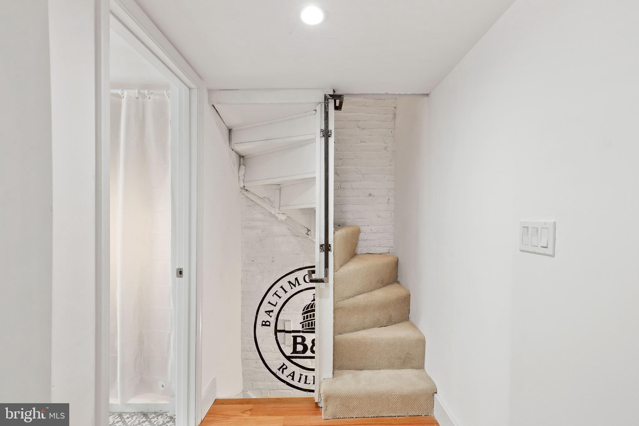 HOLLINS MARKET - Residential