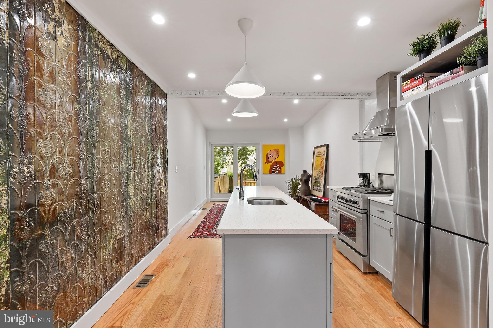 HOLLINS MARKET - Residential