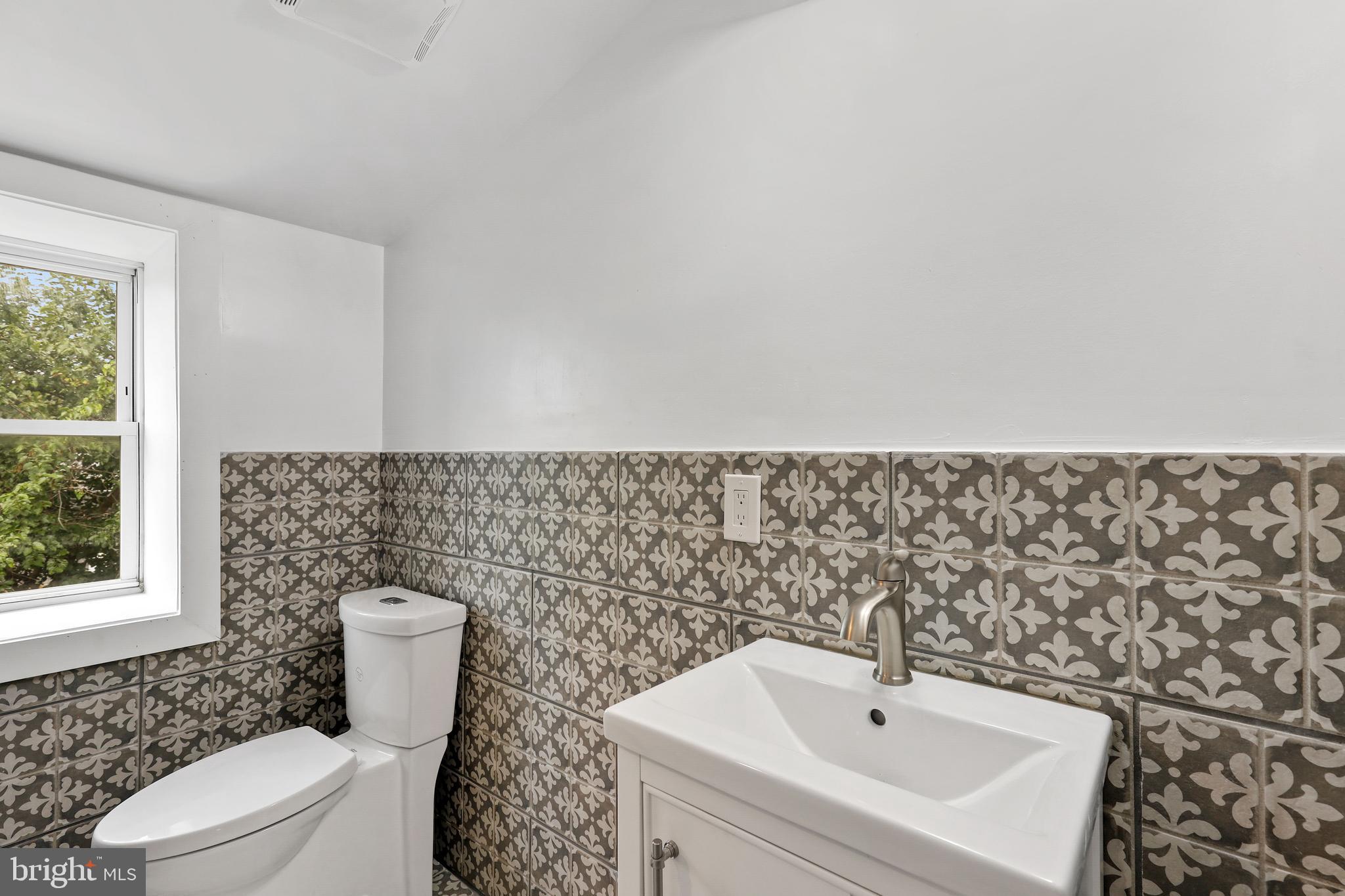 HOLLINS MARKET - Residential