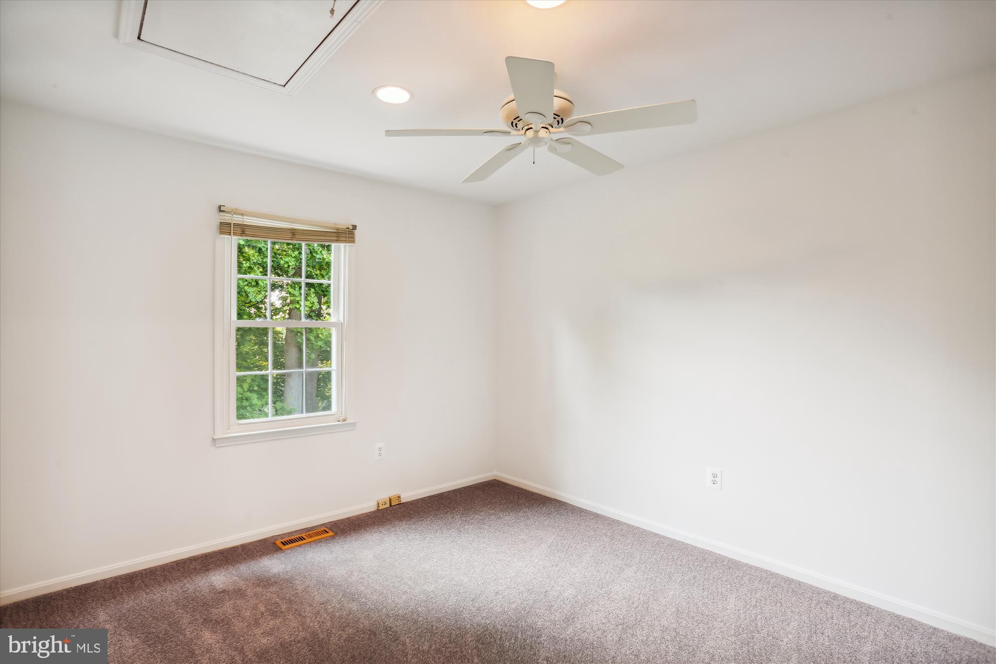 INVERNESS KNOLLS - Residential