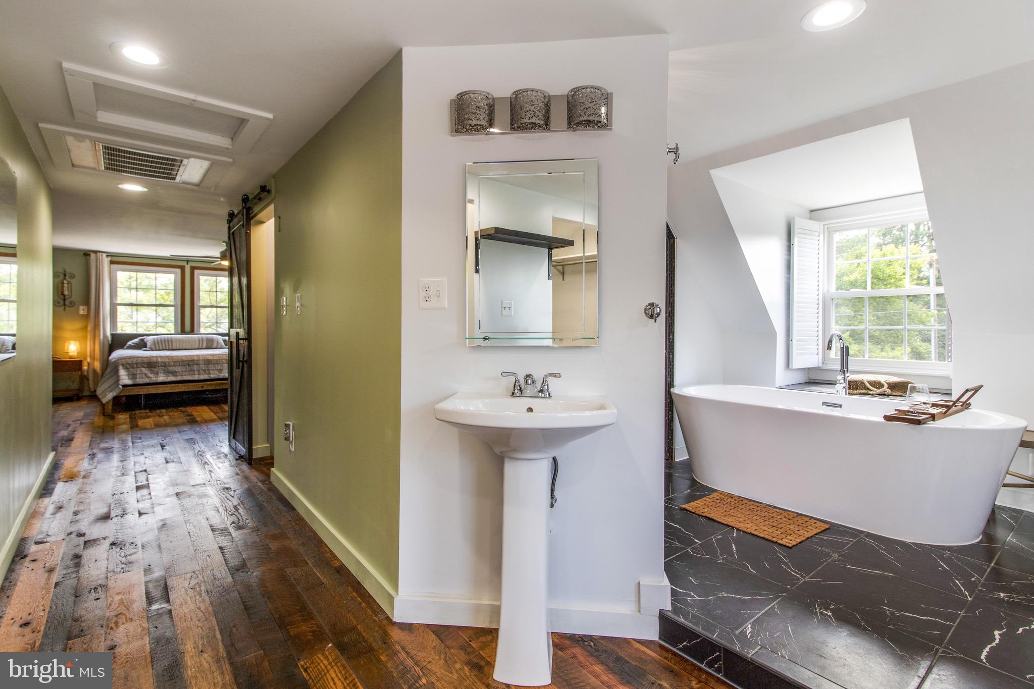 ARGYLE HEIGHTS - Residential Lease