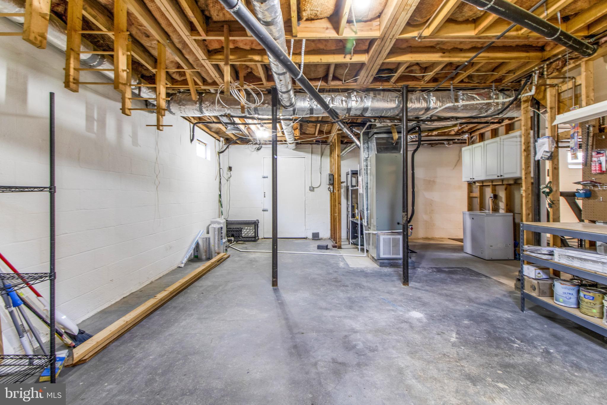 ARGYLE HEIGHTS - Residential Lease