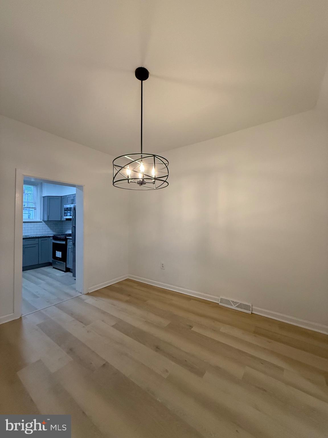 3826 N MARSHALL STREET