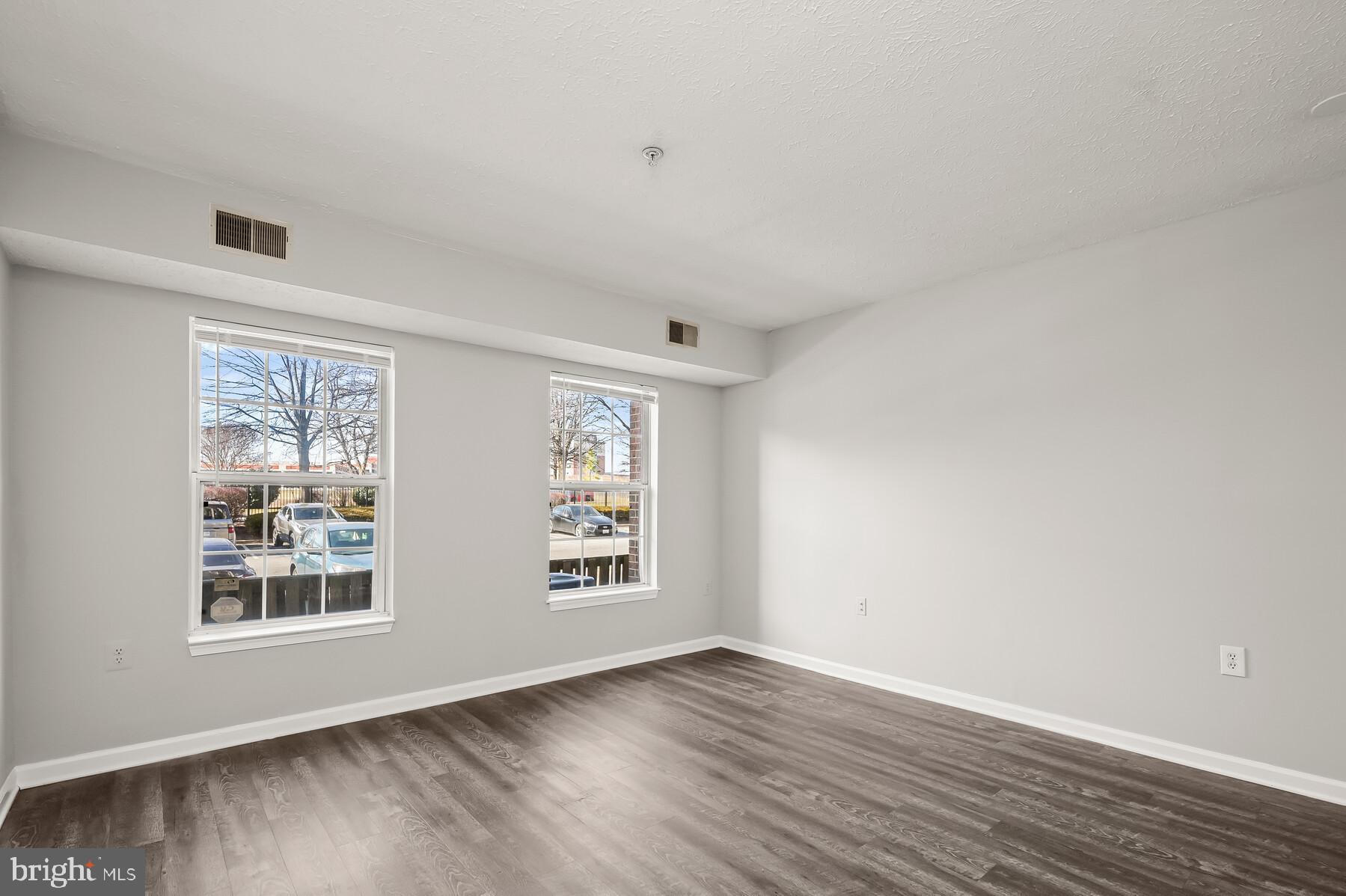 LARGO TOWN CENTER CONDOMINIUMS - Residential