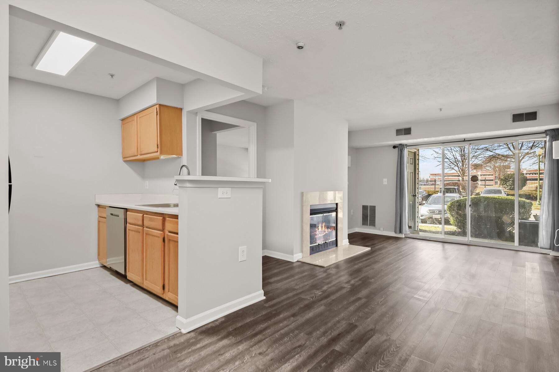 LARGO TOWN CENTER CONDOMINIUMS - Residential