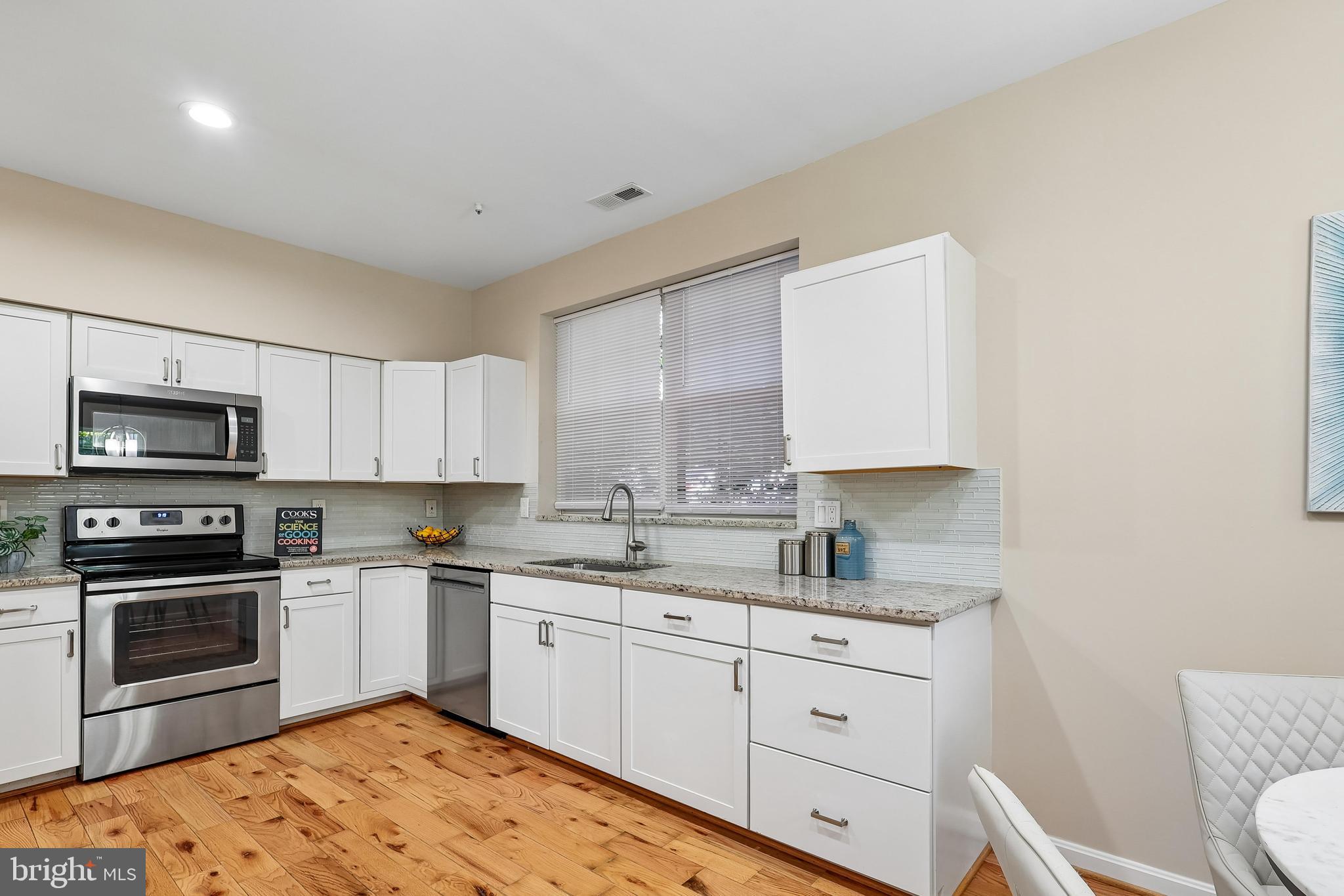 STONEHAVEN MEWS IN CROFTON VILLAGE - Residential