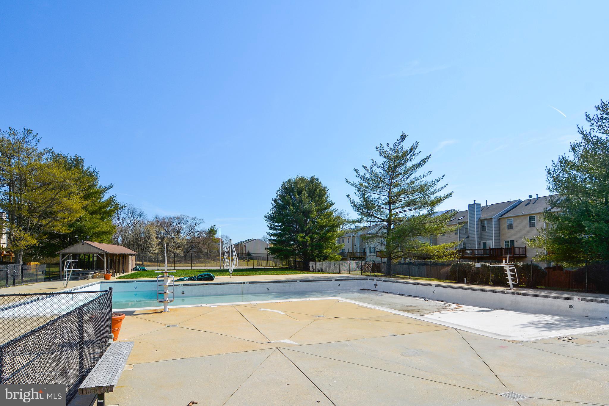 STONEHAVEN MEWS IN CROFTON VILLAGE - Residential