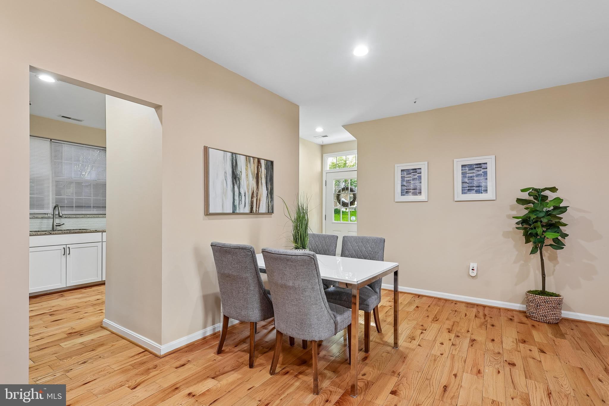 STONEHAVEN MEWS IN CROFTON VILLAGE - Residential