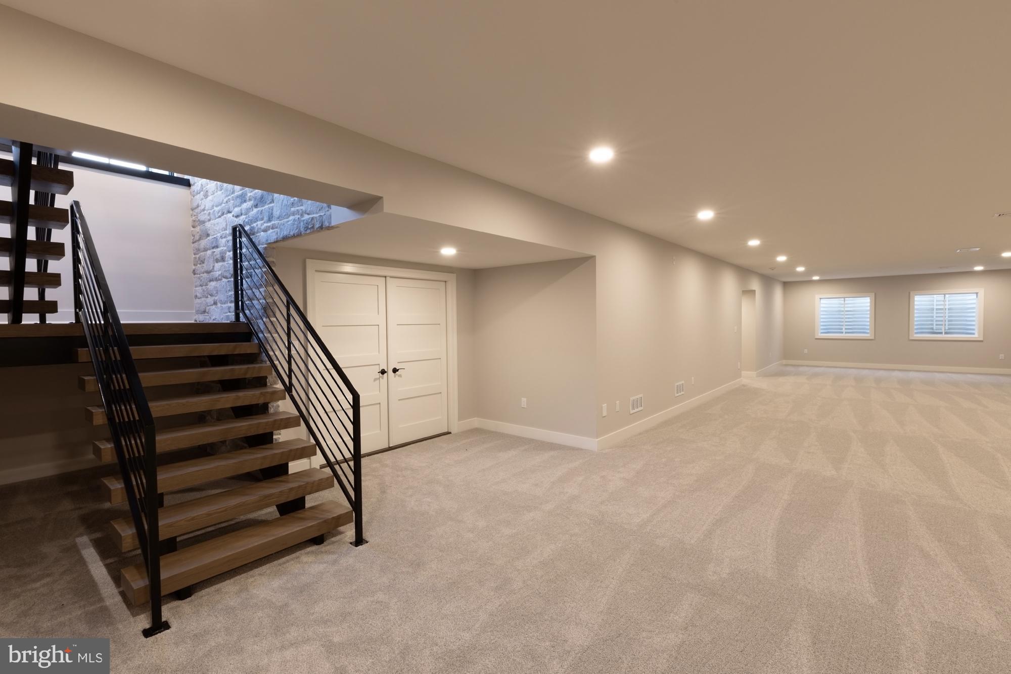 FARM CREST - Residential