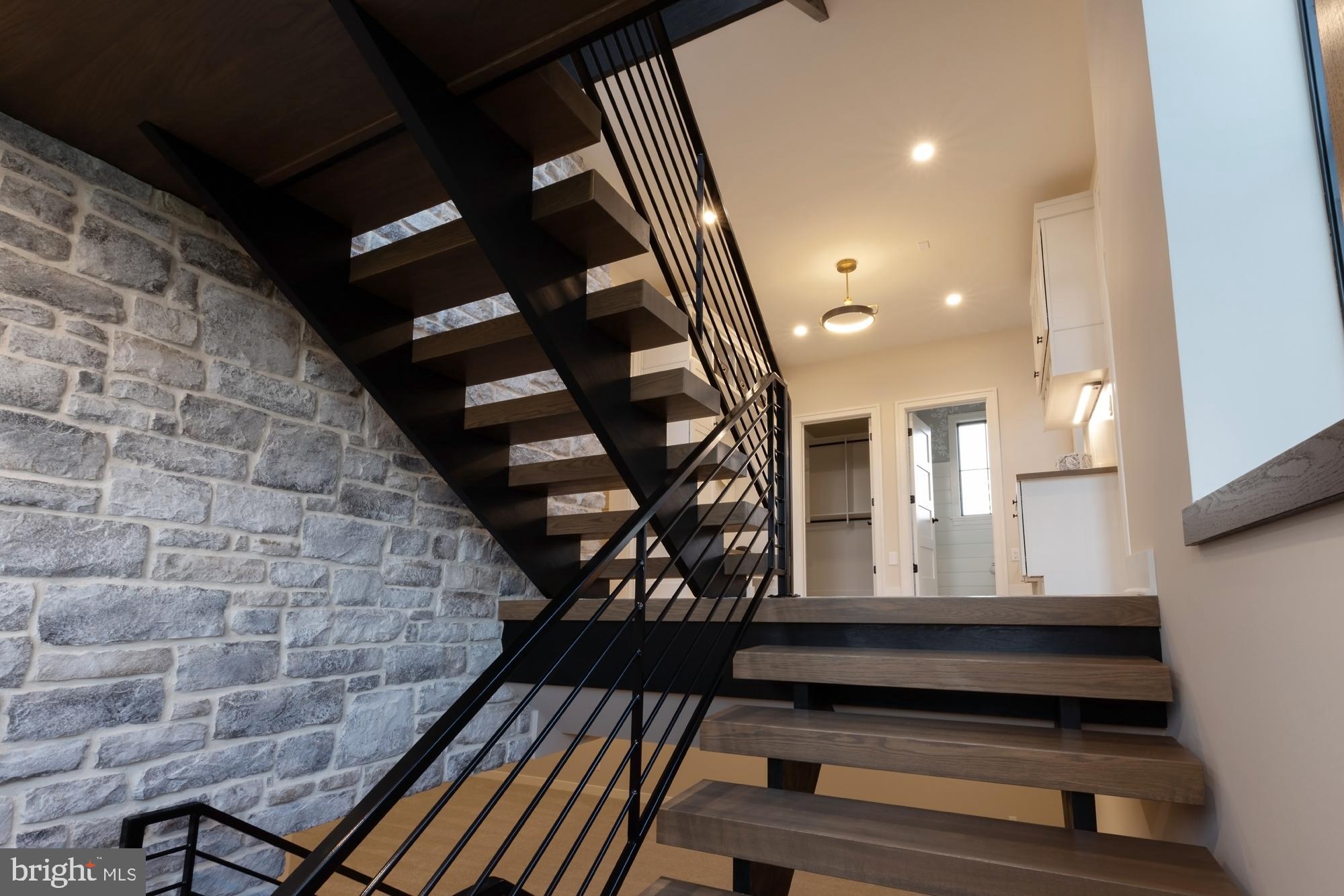 FARM CREST - Residential