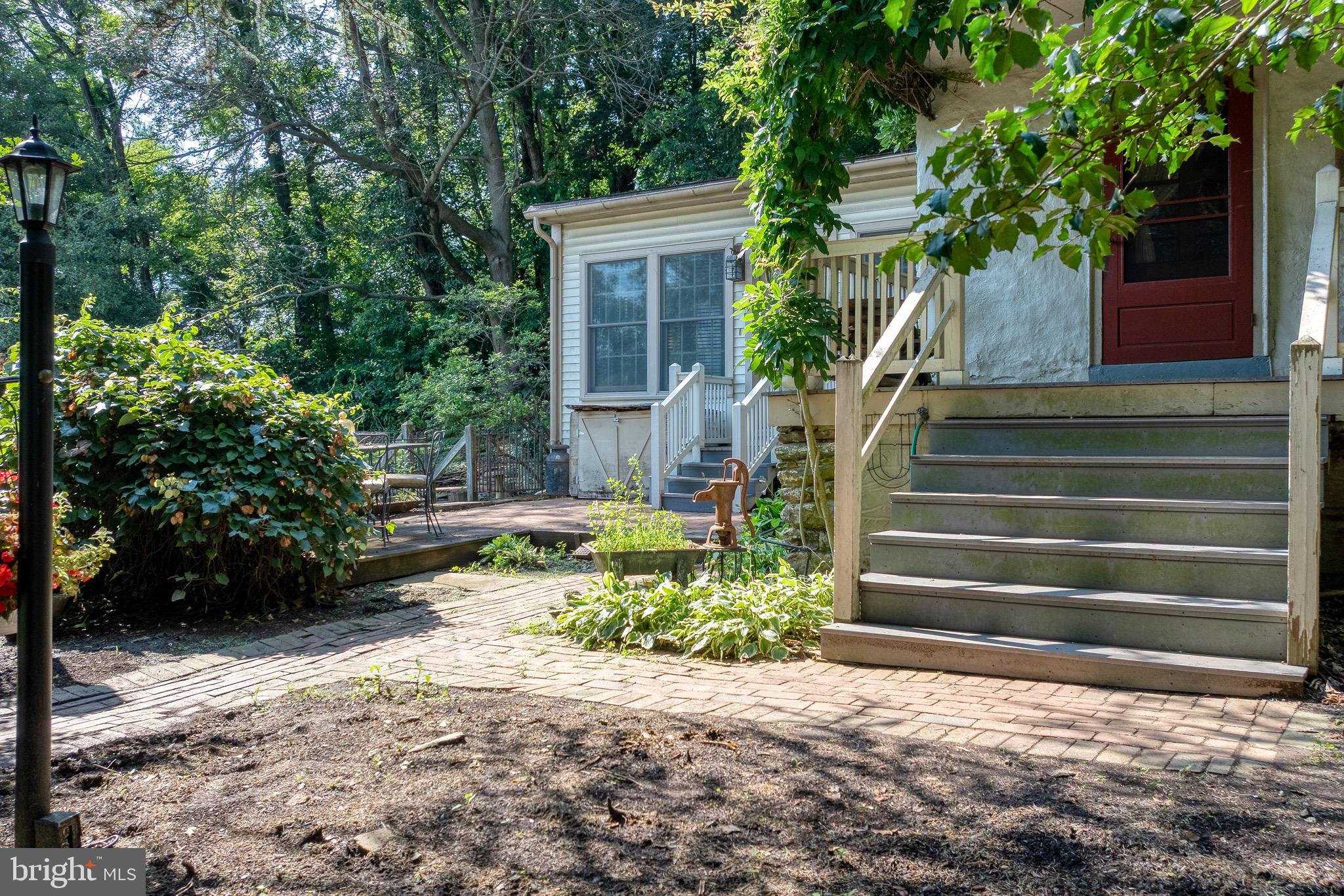 1592 WHITE OAK ROAD
