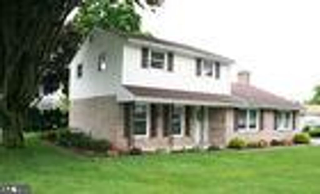 Photo of 2156 Kentwood Drive, Lancaster, PA 17601 (MLS # PALA2051650)