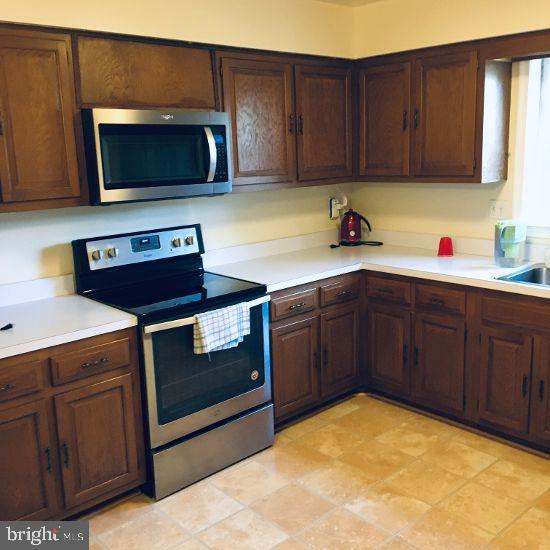 STONEHURST - Residential Lease