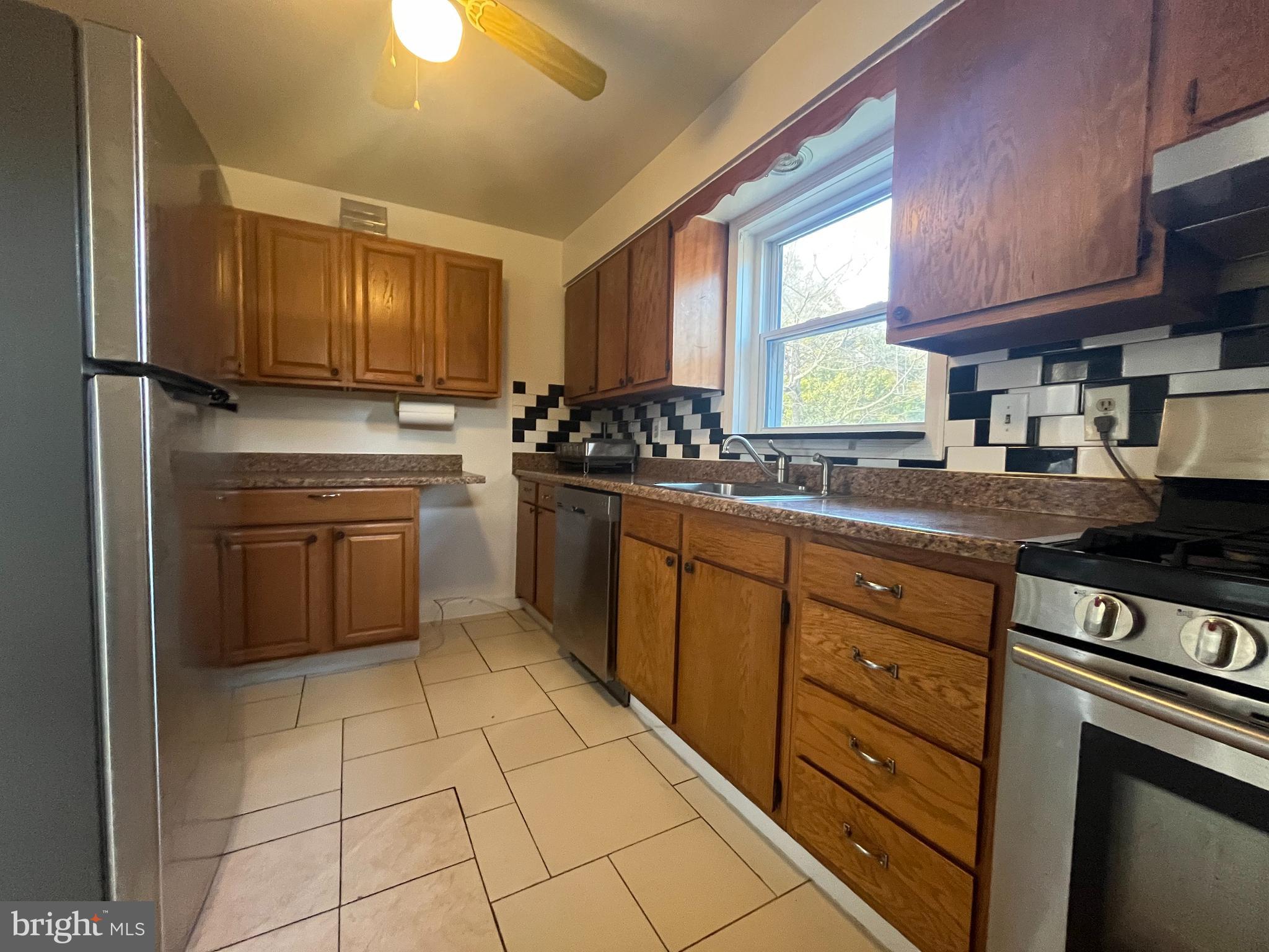 ADDISON HEIGHTS - Residential