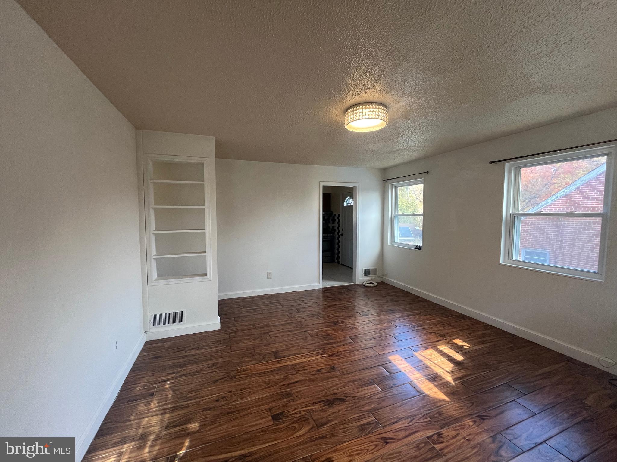 ADDISON HEIGHTS - Residential