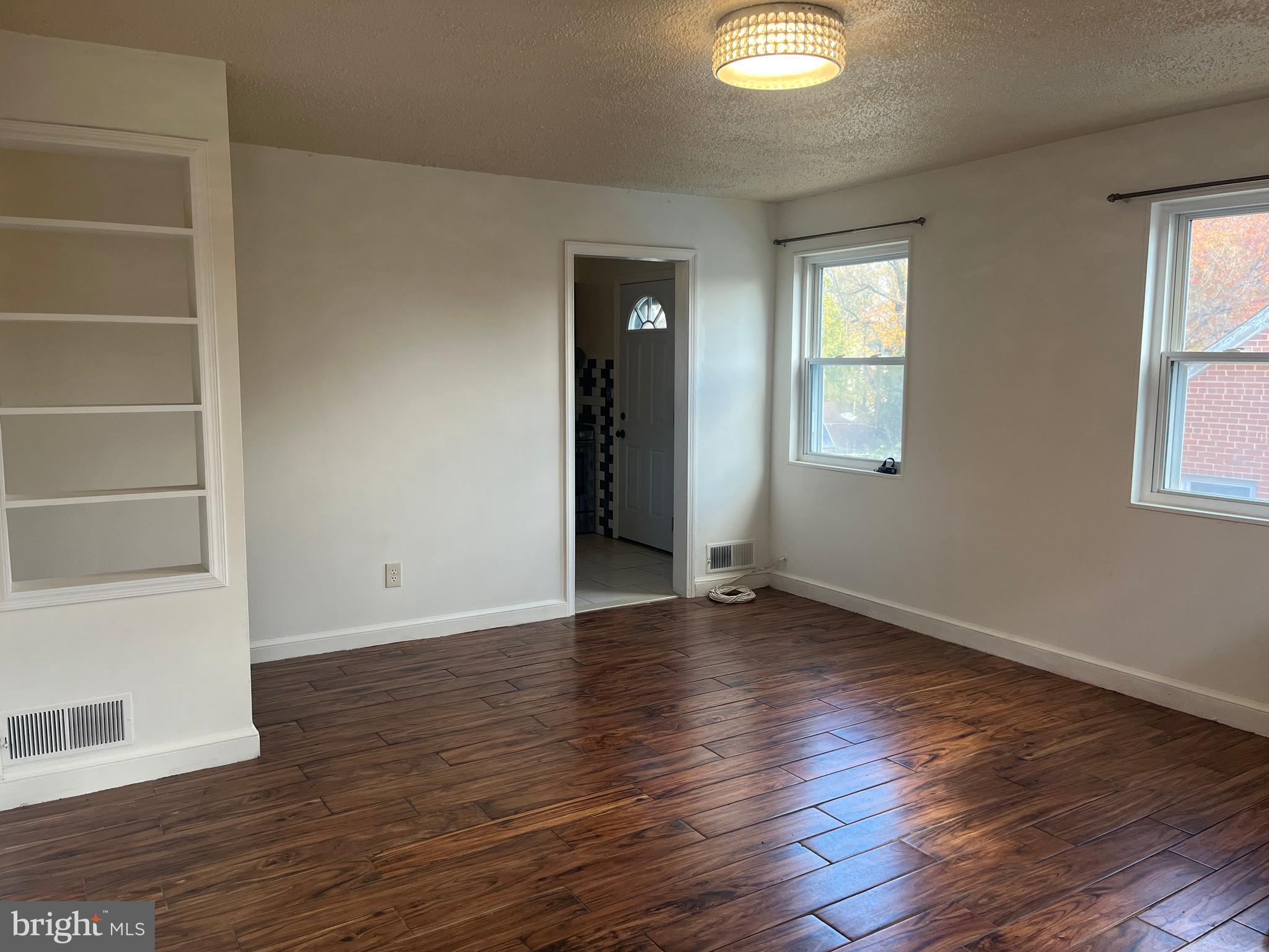 ADDISON HEIGHTS - Residential