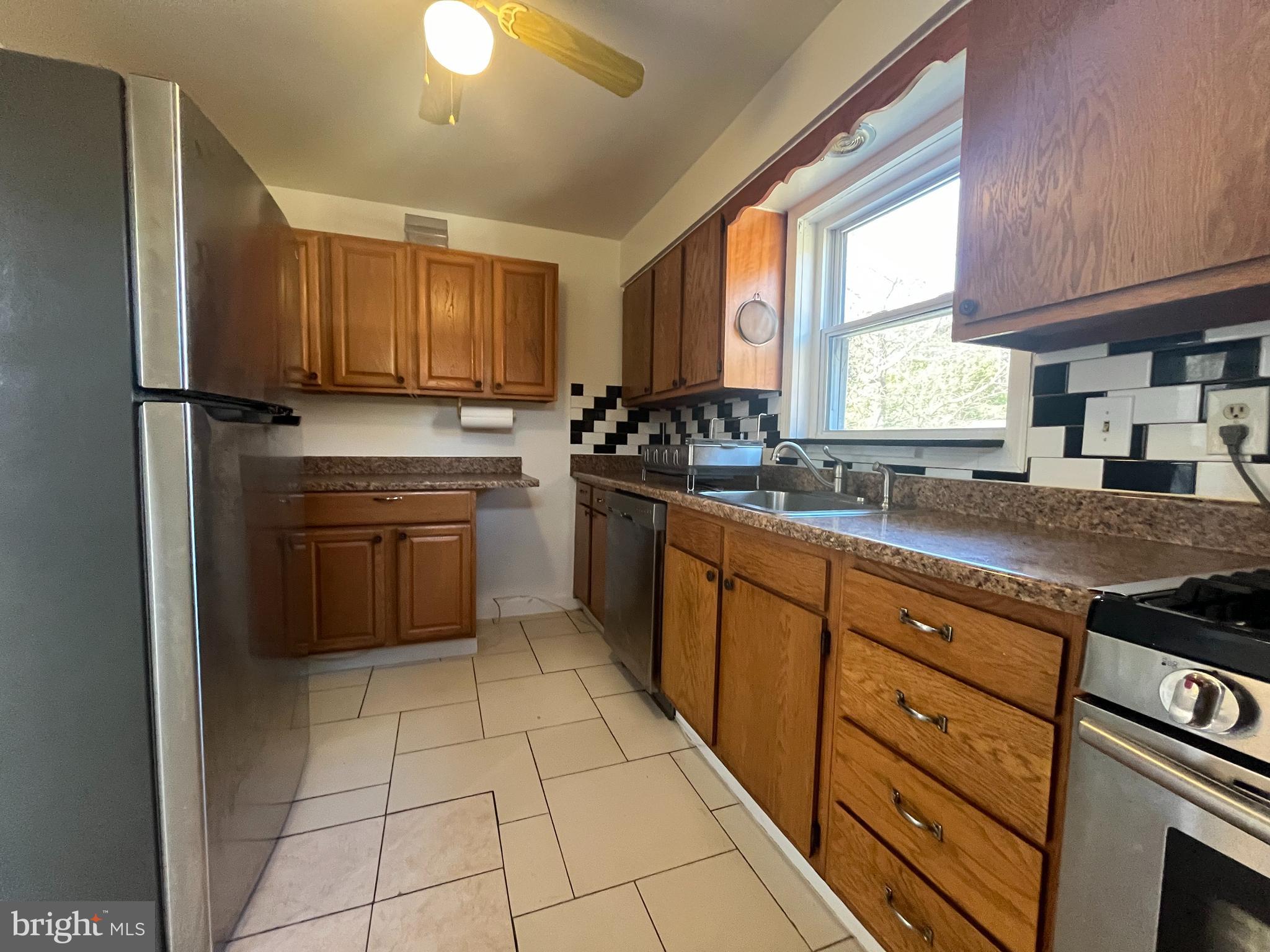 ADDISON HEIGHTS - Residential