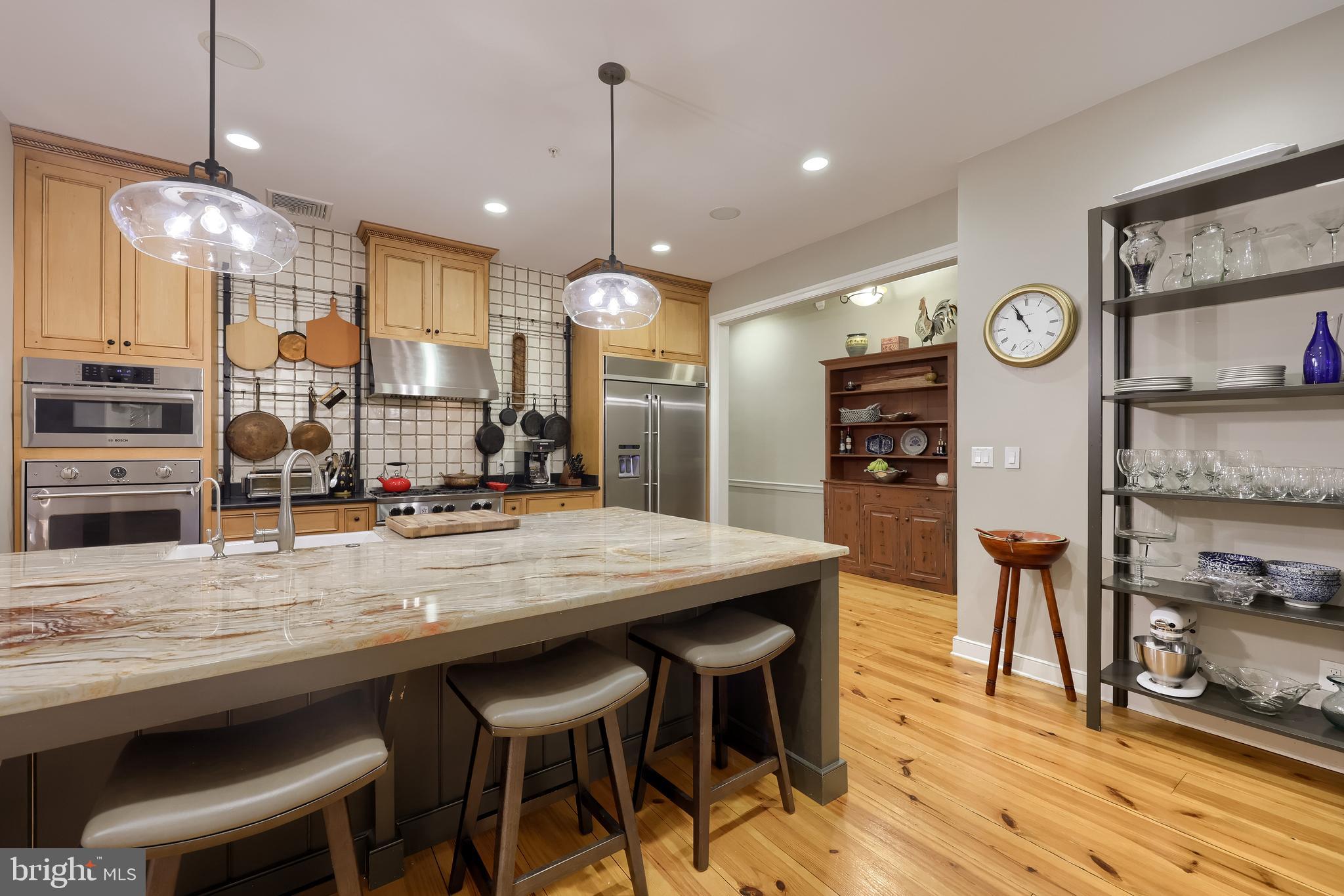 121 E KING STREET 123