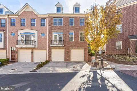 523 Triadelphia Way, Alexandria, VA MLS: VAAX2045320