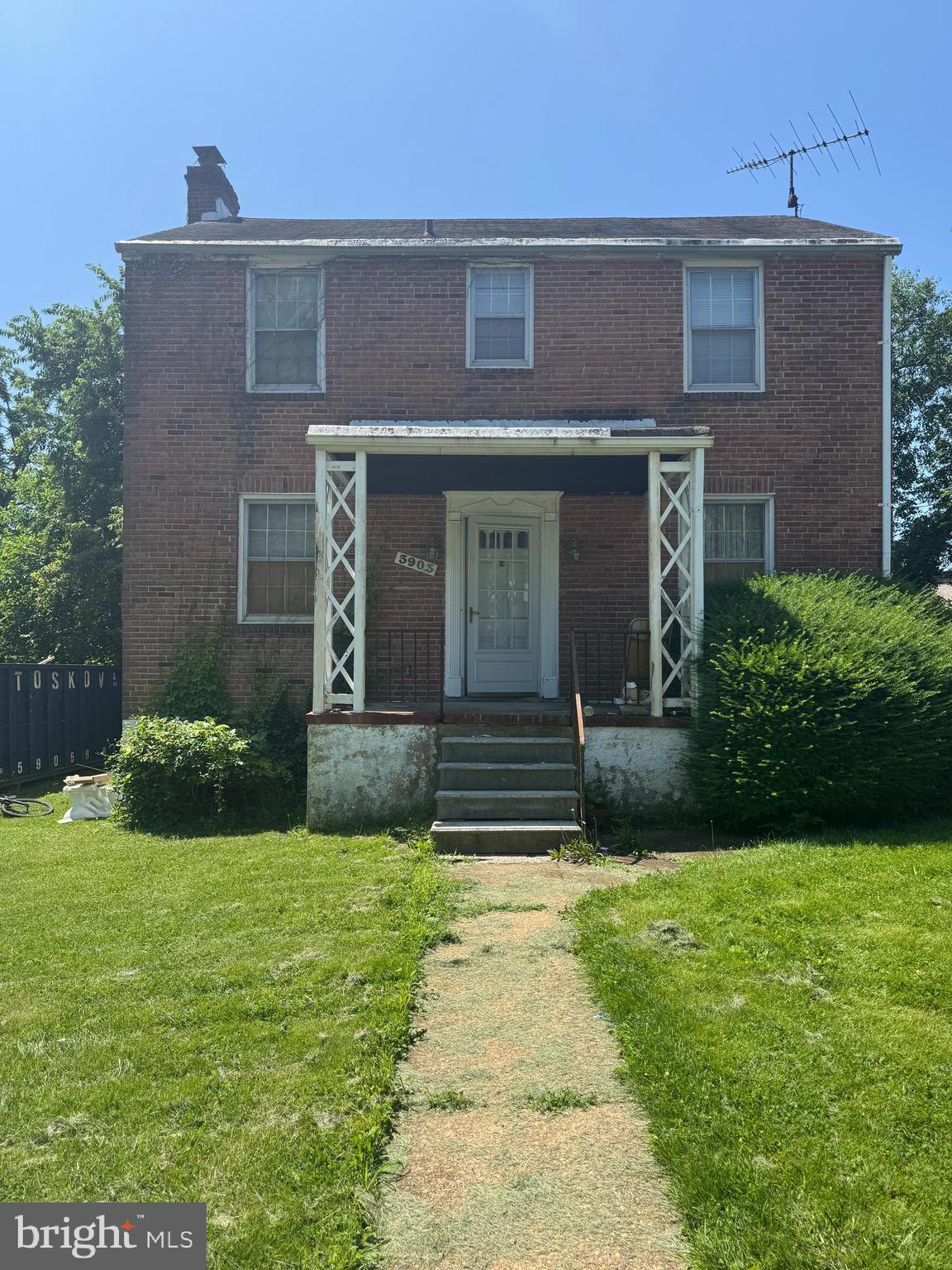 INVESTOR SPECIAL!! This is your chance to own a property with huge potential--perfect for a fix-and-flip or rental income! This home is just waiting for the right investor to bring it to life. Whether you are looking to renovate and resell quickly, or create a long-term value, this is the prime opportunity to add your personal touch and turn a profit fast. Opportunities like this don't last long, make it your own and start building equity today! Property SOLD AS-IS.