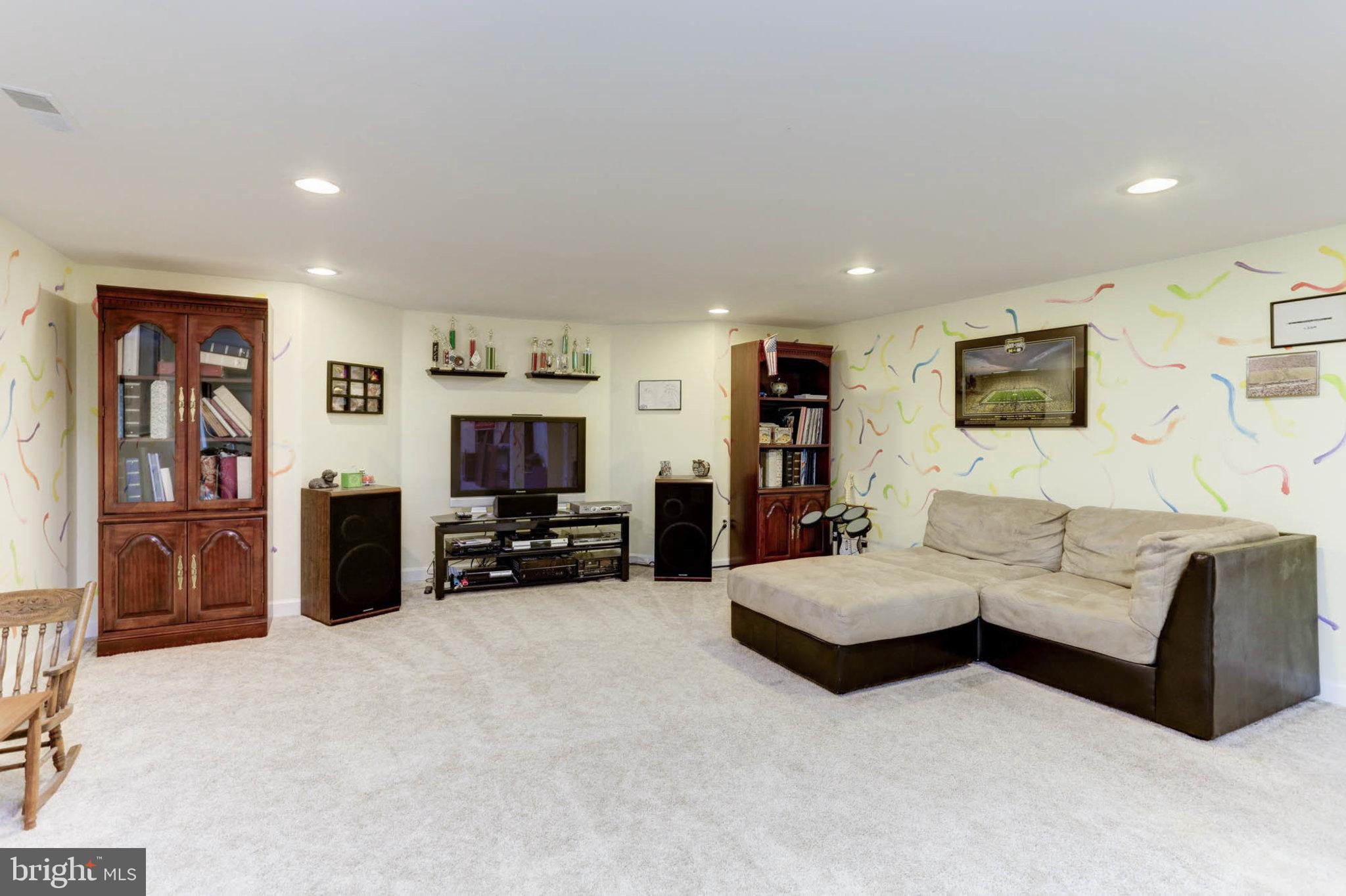 VILLAGE OF RIVER HILL - Residential