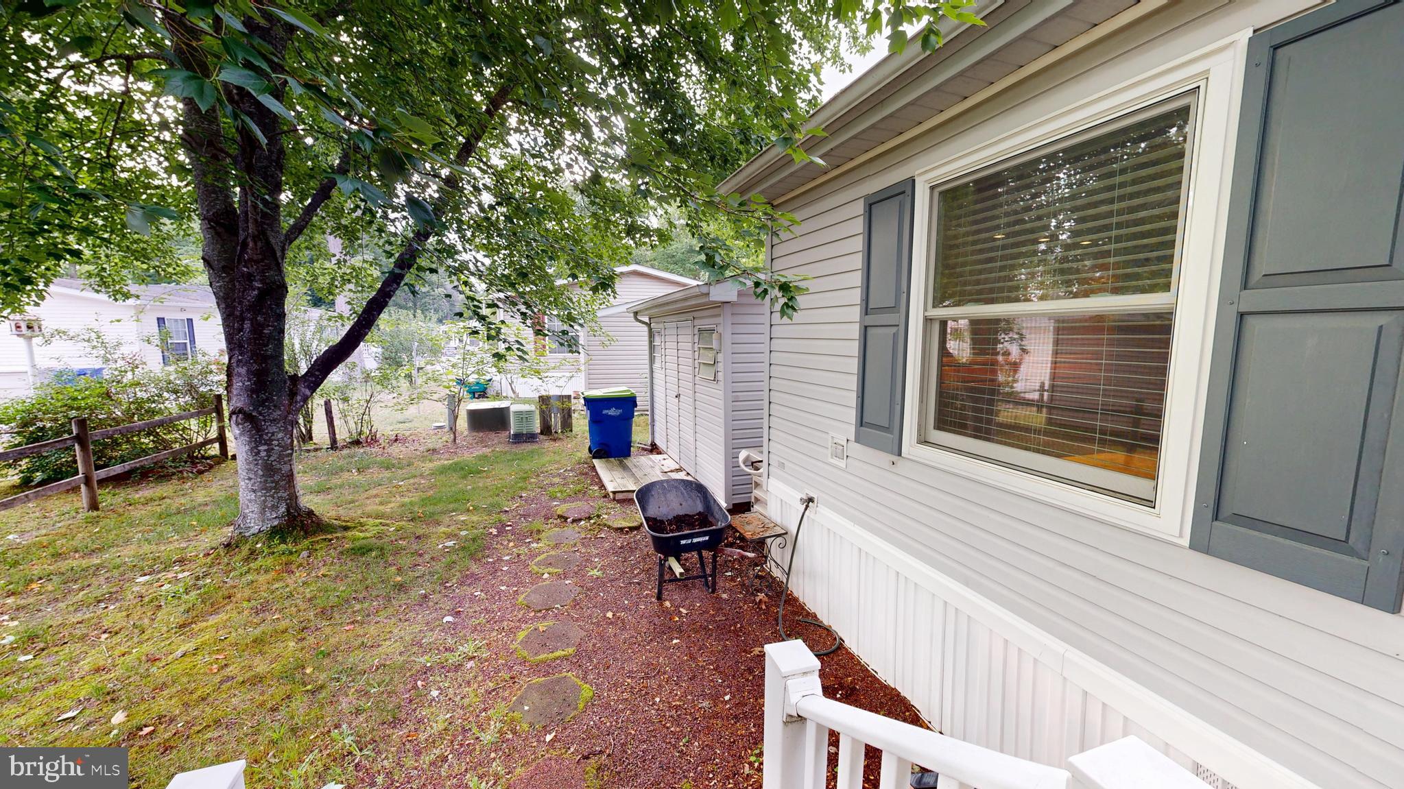 POTNETS LAKESIDE - Residential