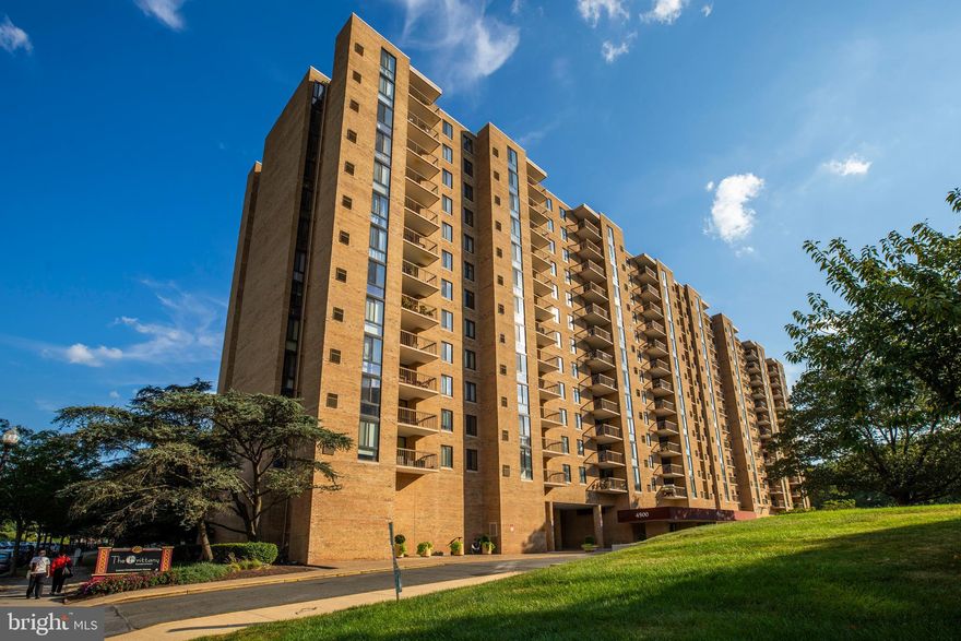 Sunny, south-facing 1BR + Den in the sought after Brittany! Updated kitchen with granite counter-tops, maple cabinetry and ceramic tile flooring and separate dining room. King-sized BR with walk-in closet. In unit washer/dryer, Parking, storage unit & freshly painted. Full-service building with front desk concierge, gym, pool, tennis and community room.