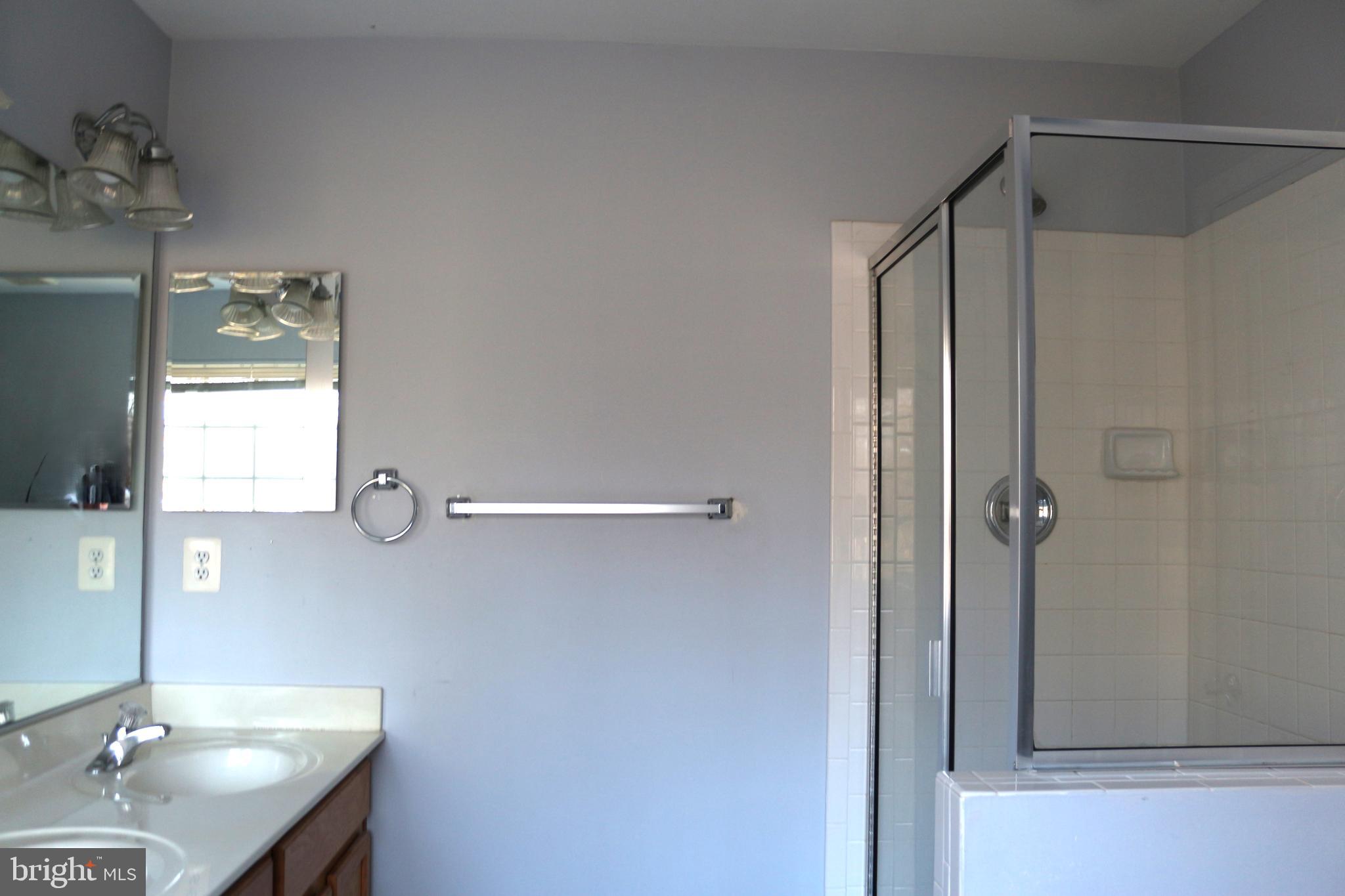 COLONIAL HILLS - Residential