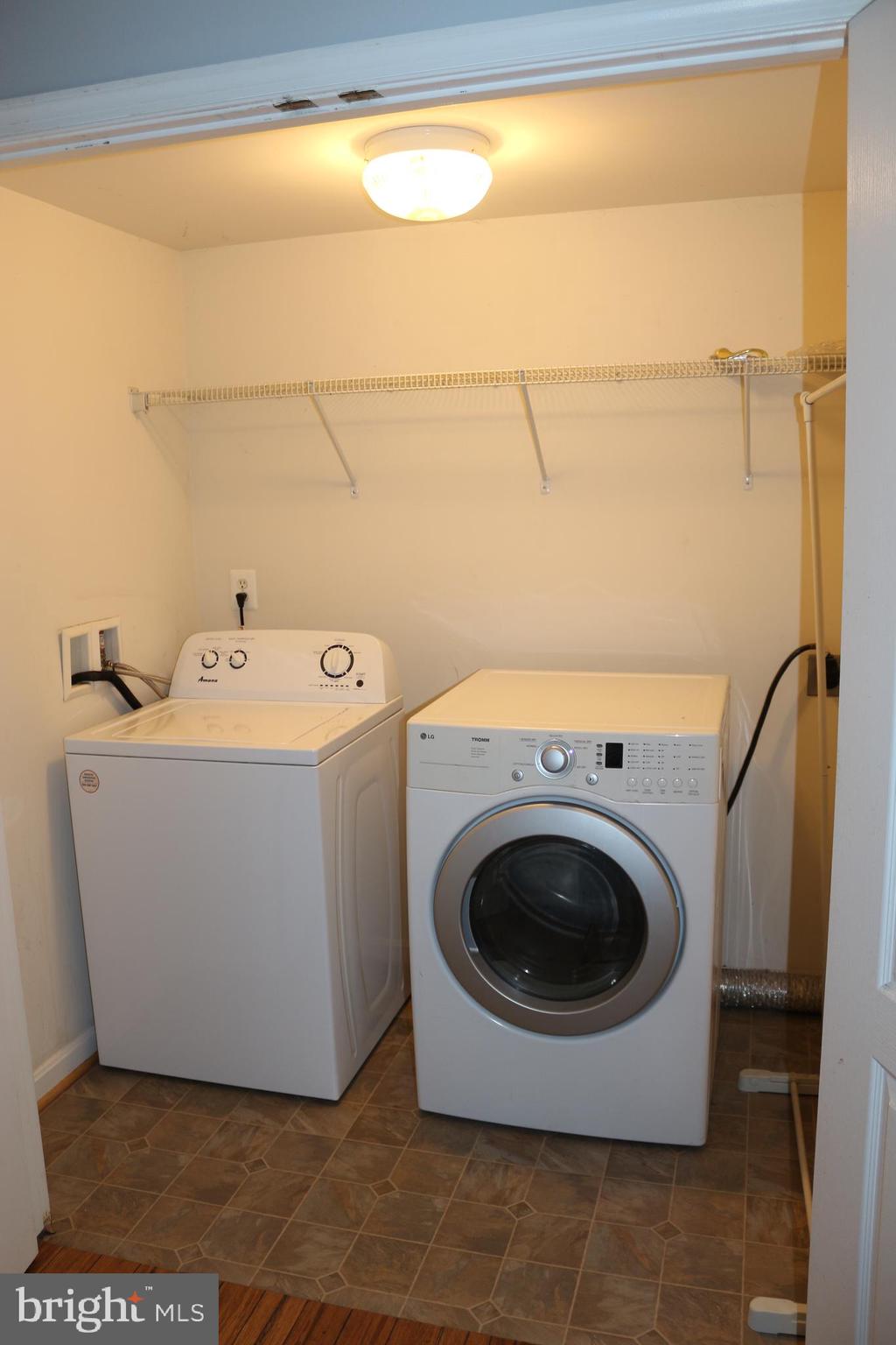 COLONIAL HILLS - Residential