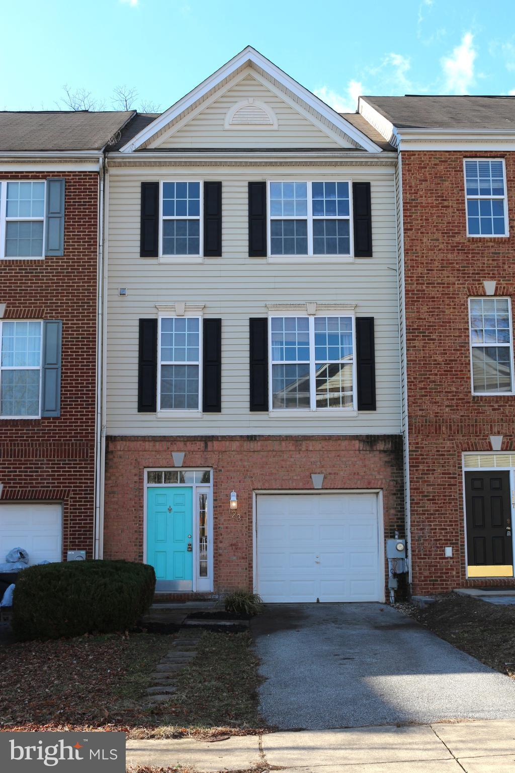 COLONIAL HILLS - Residential