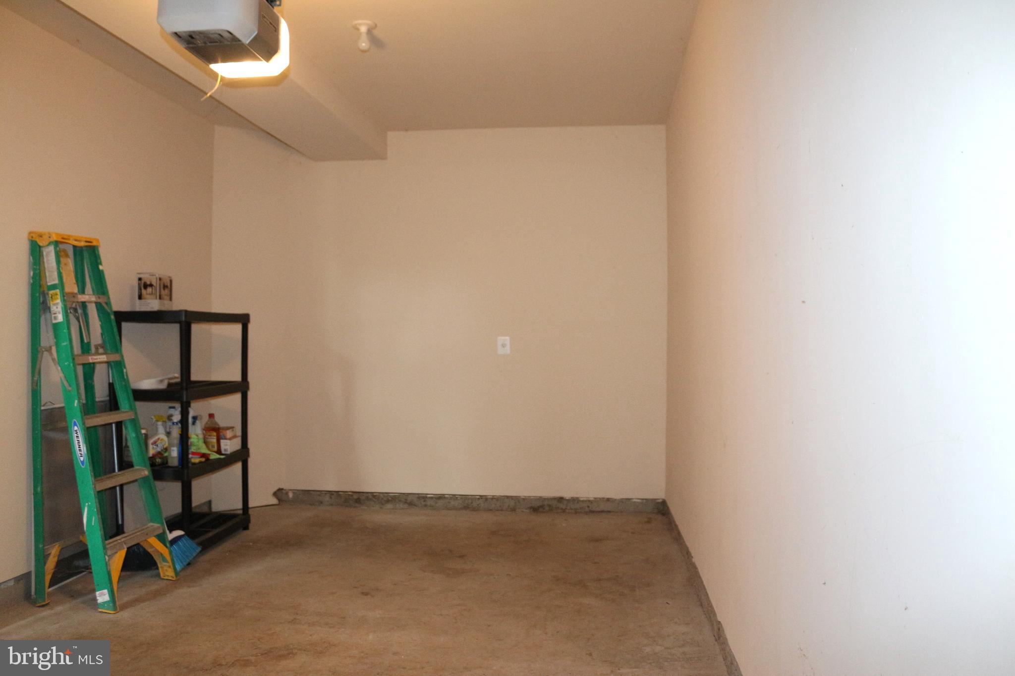 COLONIAL HILLS - Residential