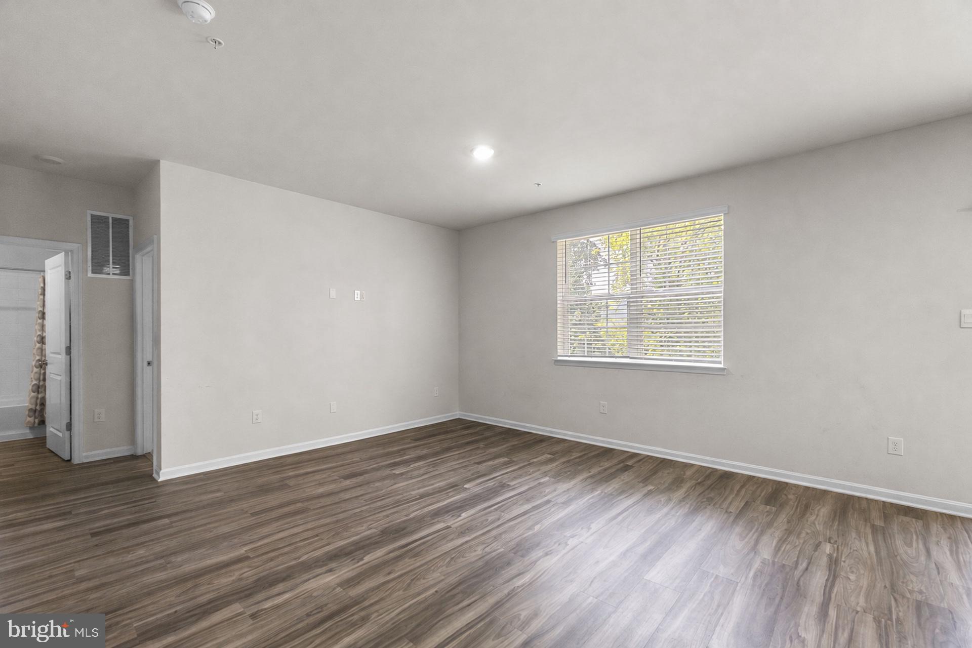 2070 POMONA WAY