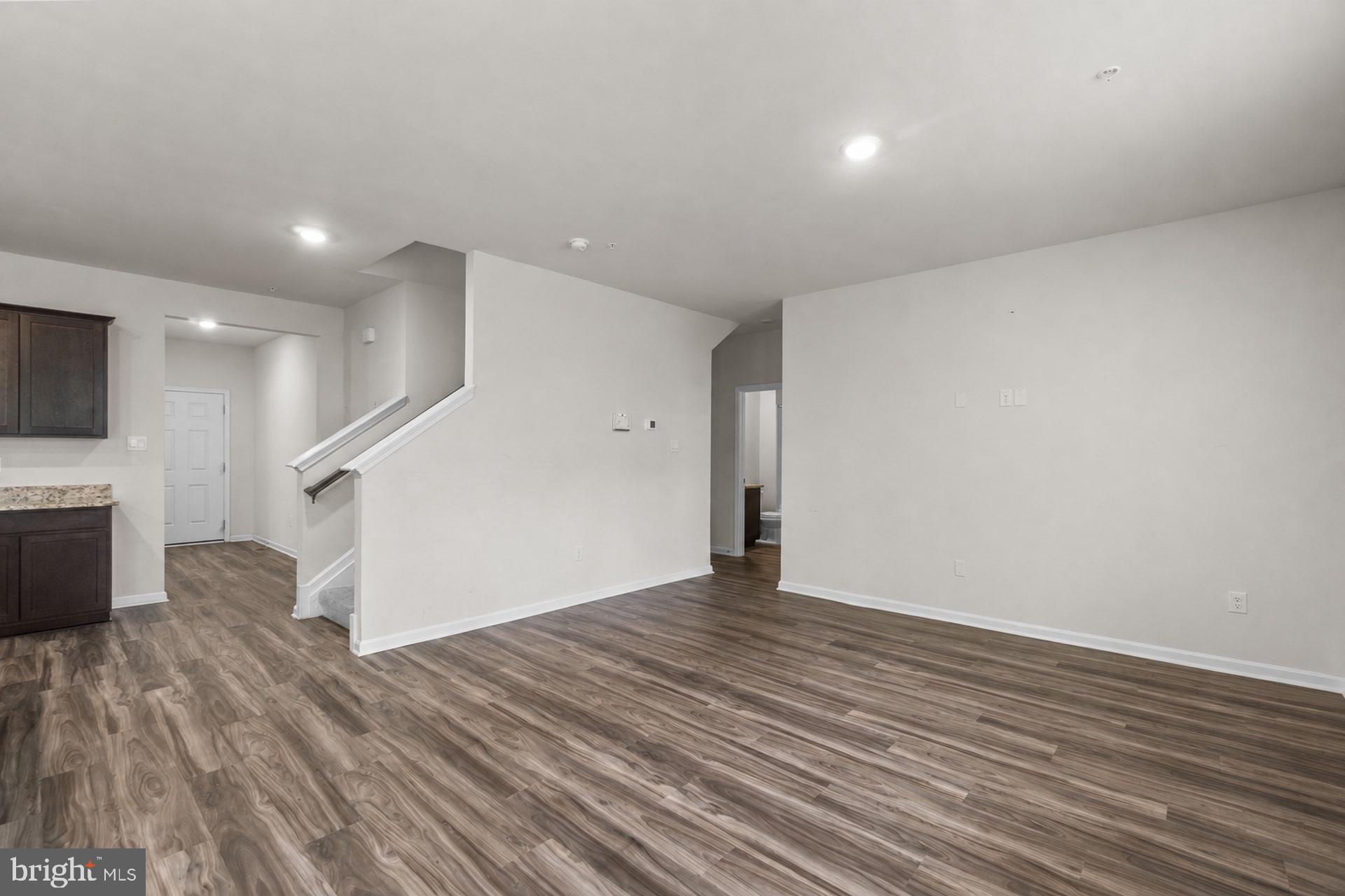 2070 POMONA WAY