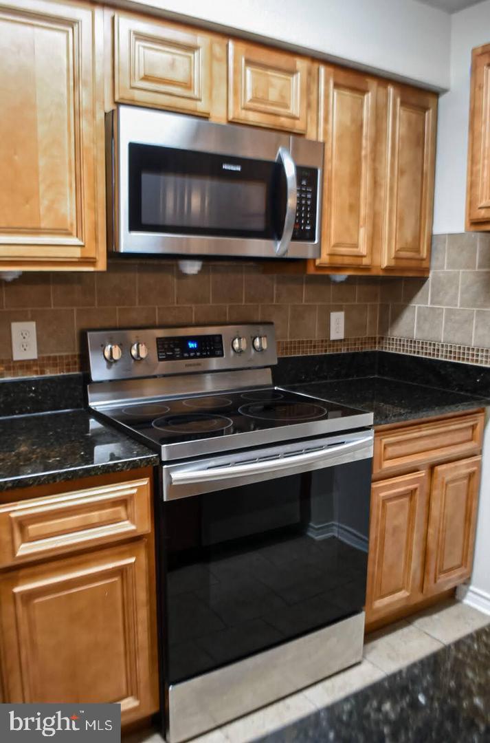 FOUNTAINS AT MCLEAN - Residential Lease