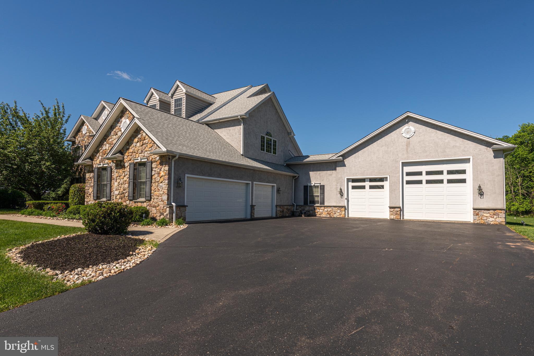 THE STABLES - Residential