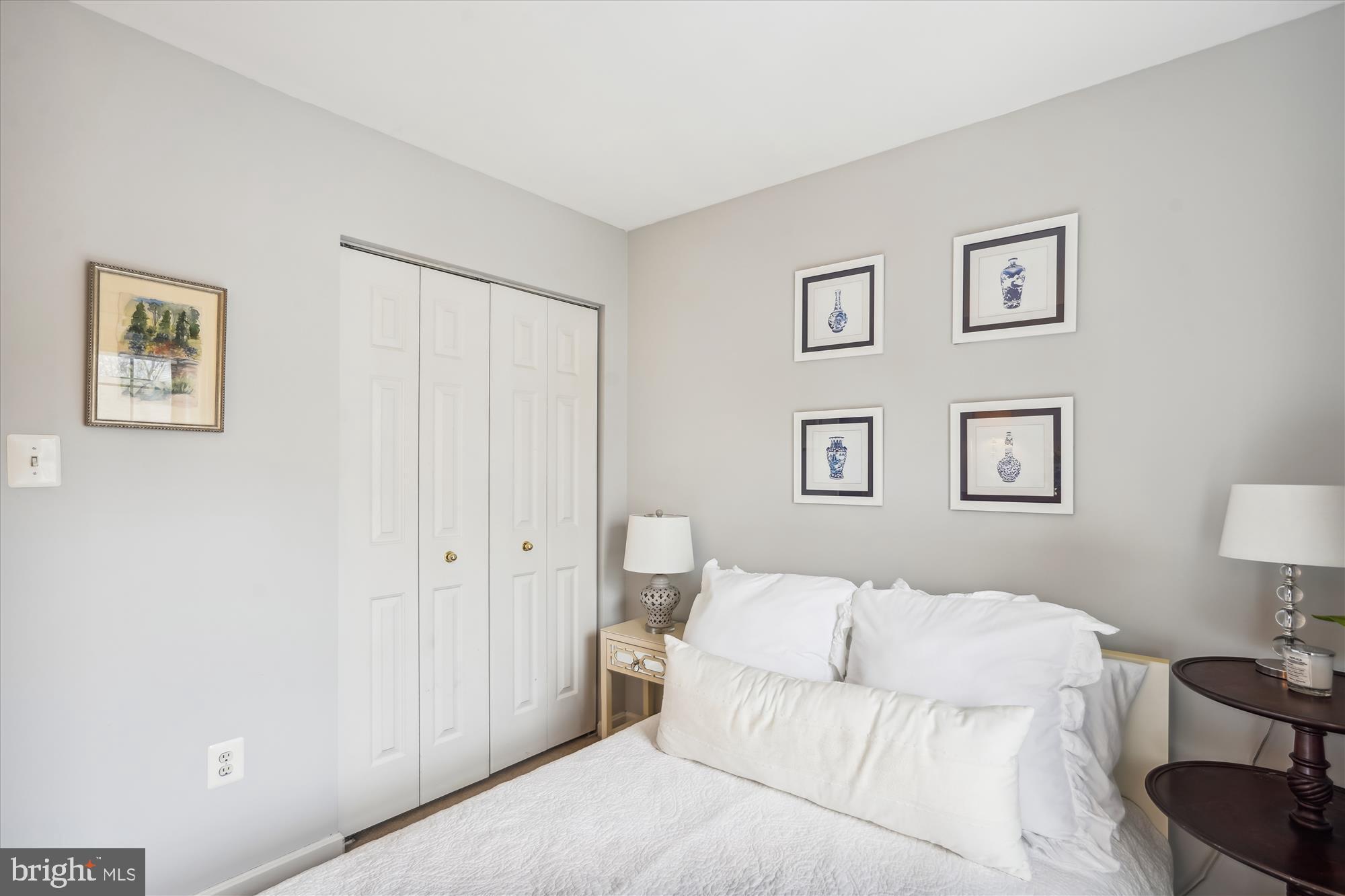 RIVER OAKS - Residential