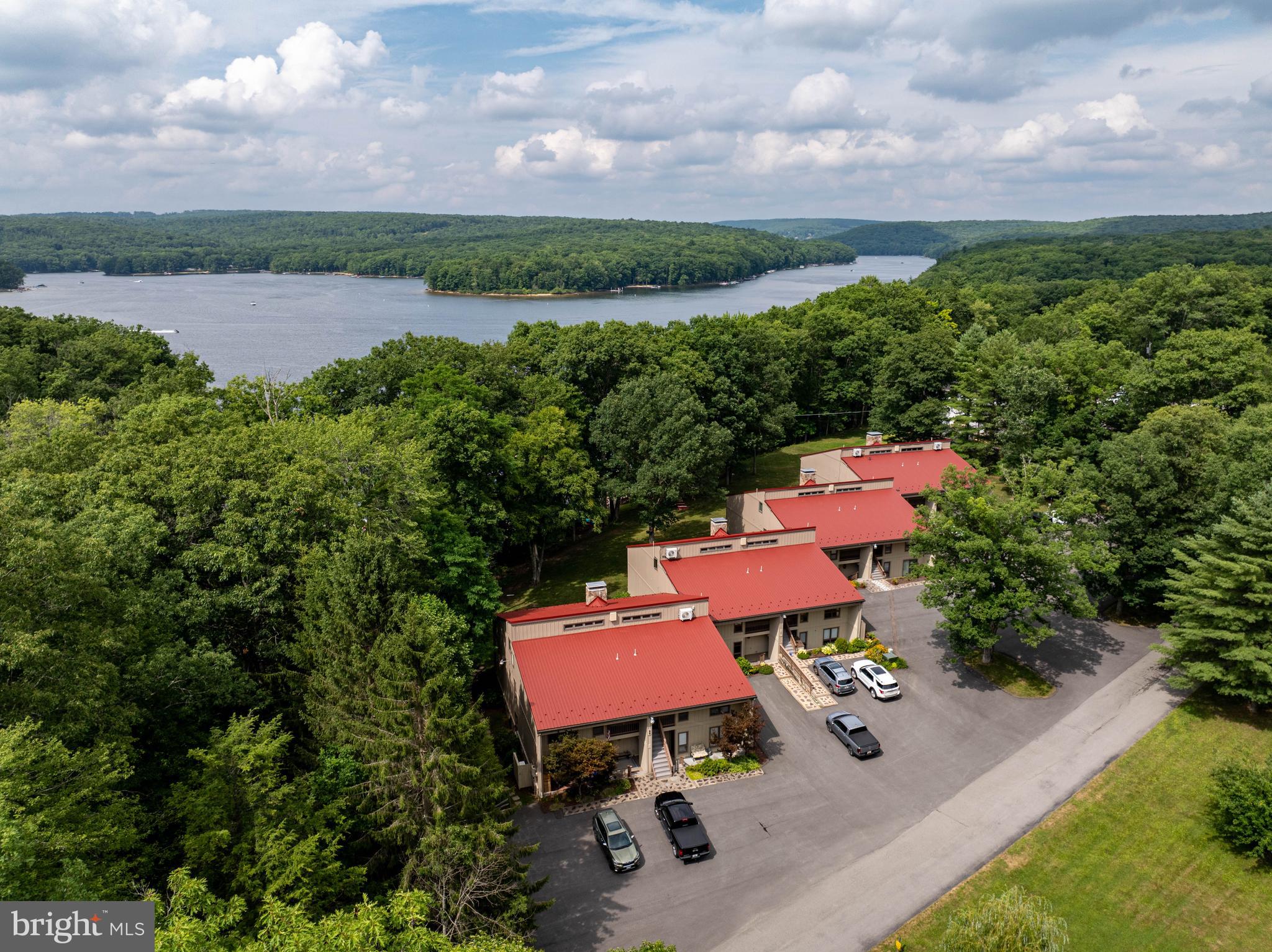 RED RUN CONDO - Residential