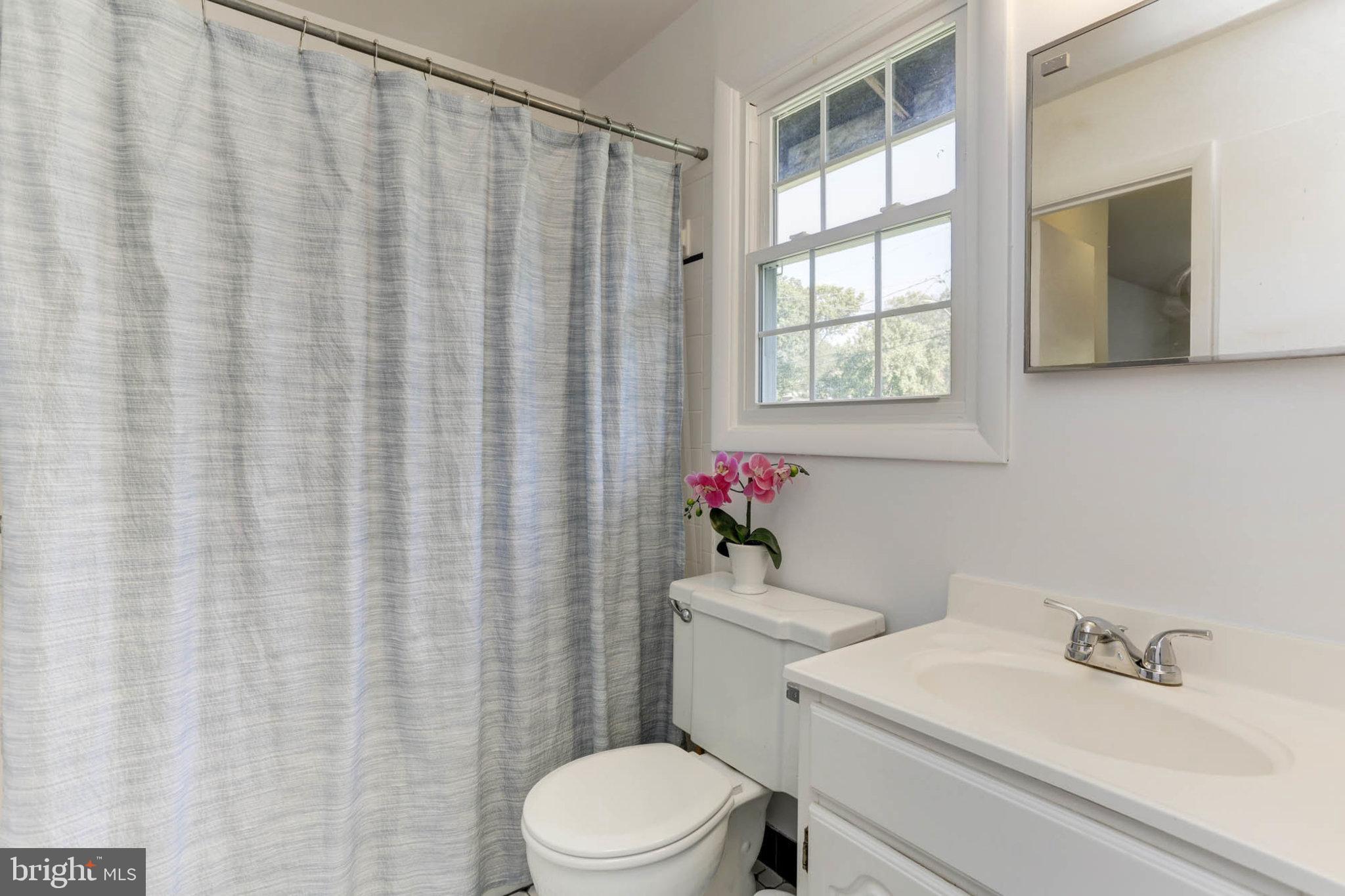 LAURELTON - Residential