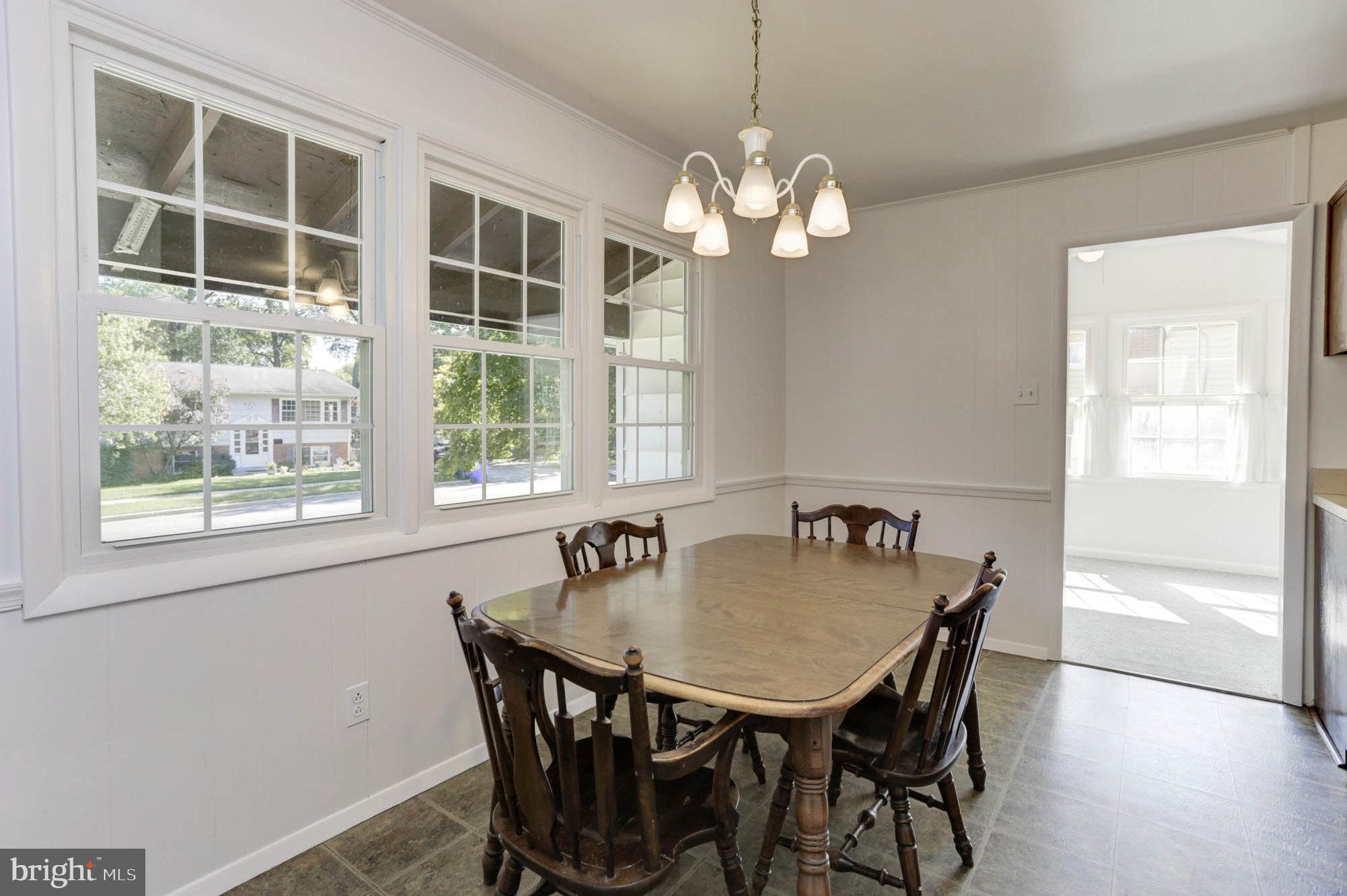 LAURELTON - Residential