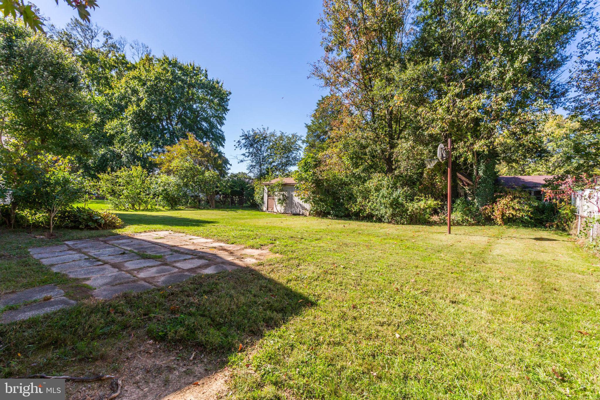 LAURELTON - Residential