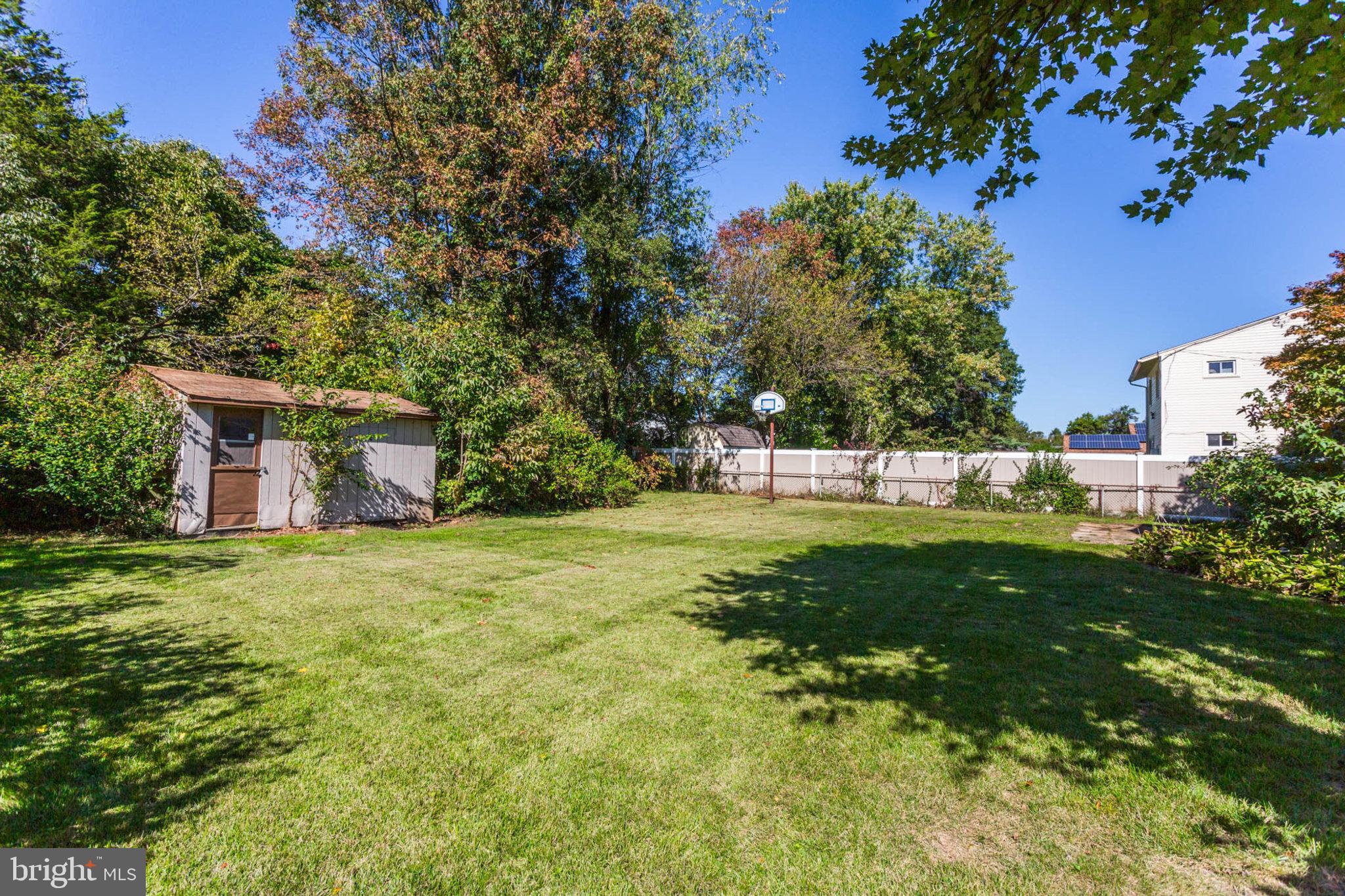 LAURELTON - Residential