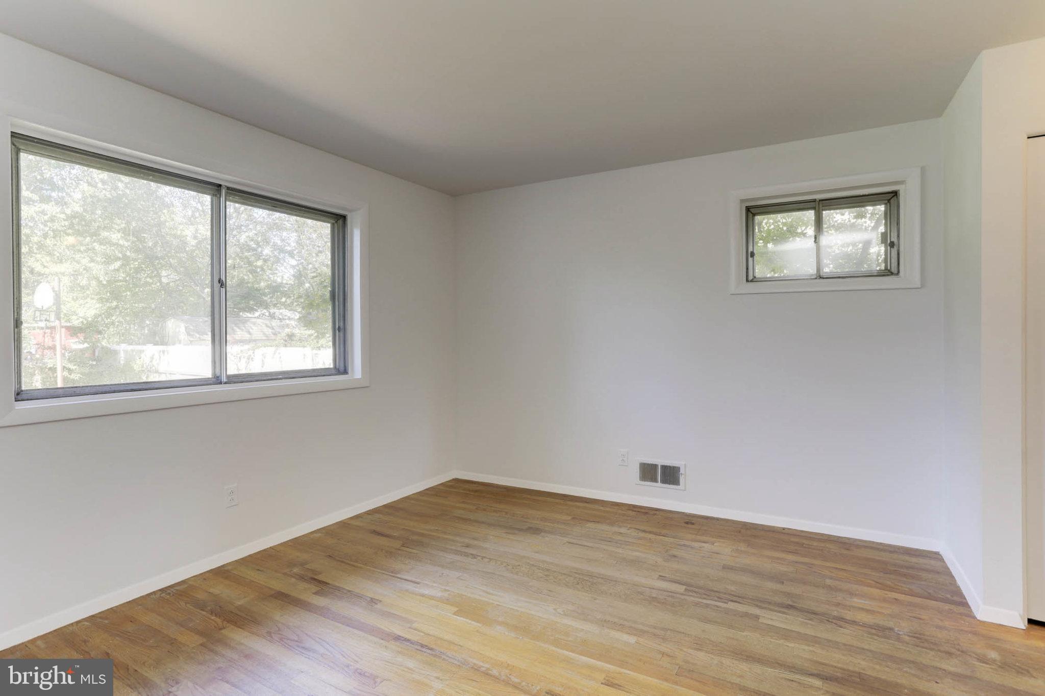 LAURELTON - Residential