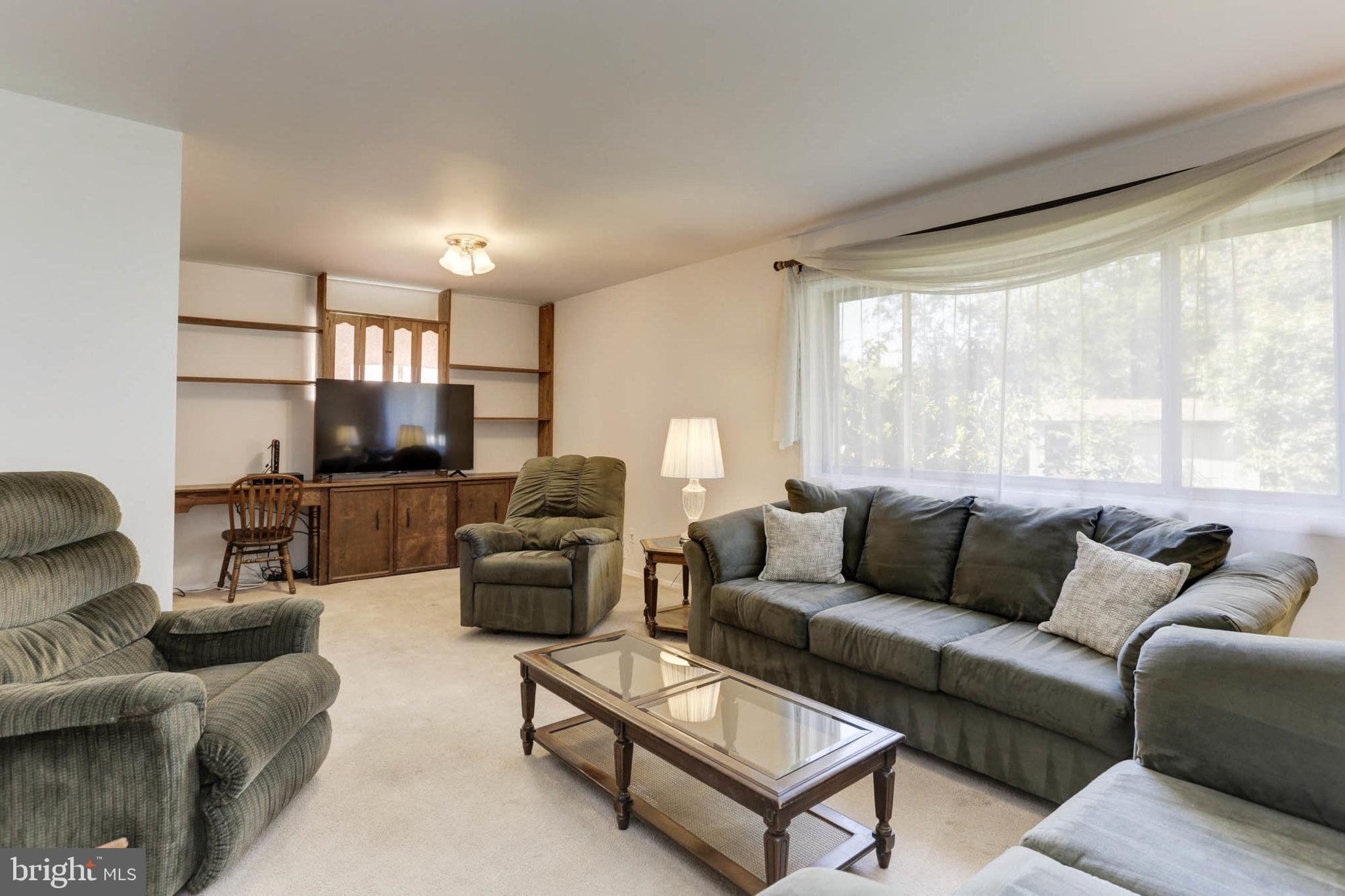 LAURELTON - Residential