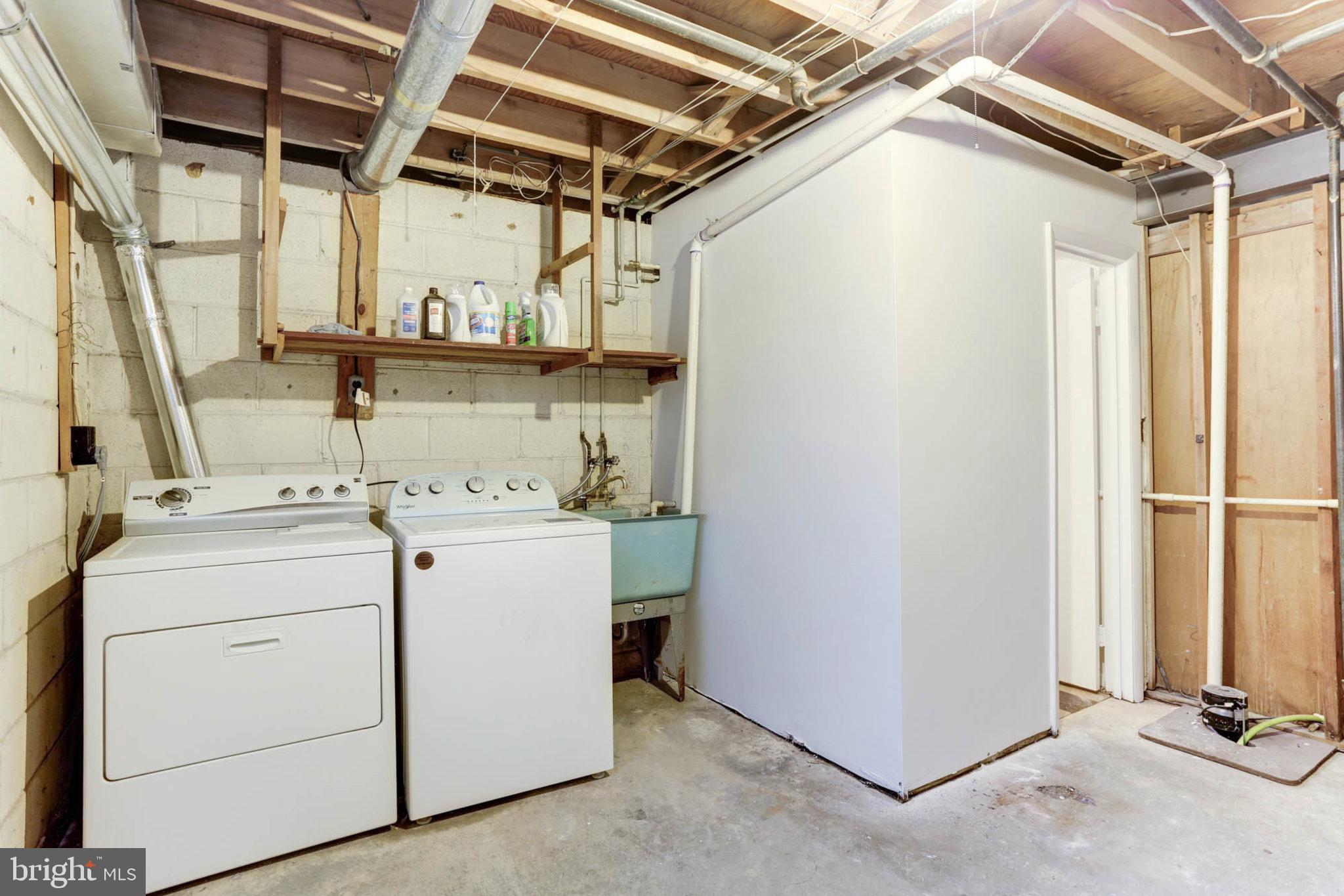 LAURELTON - Residential