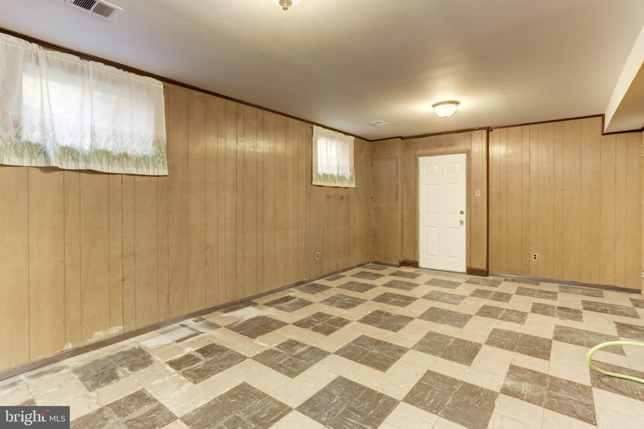 LAURELTON - Residential